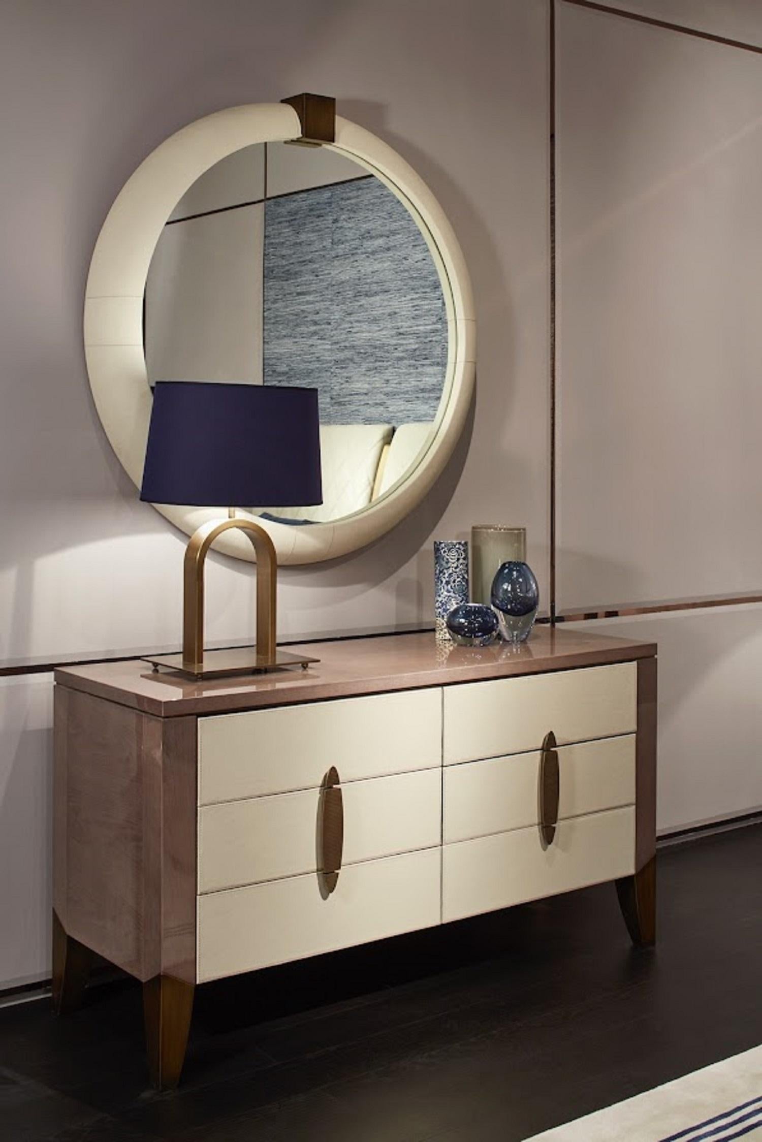 COMMODE VENDÔME – Designer Chest of Drawers by Hugues Chevalier
The Vendôme Chest of Drawers by French designer Hugues Chevalier combines timeless elegance with exceptional craftsmanship. With its minimalist design and refined details, it becomes