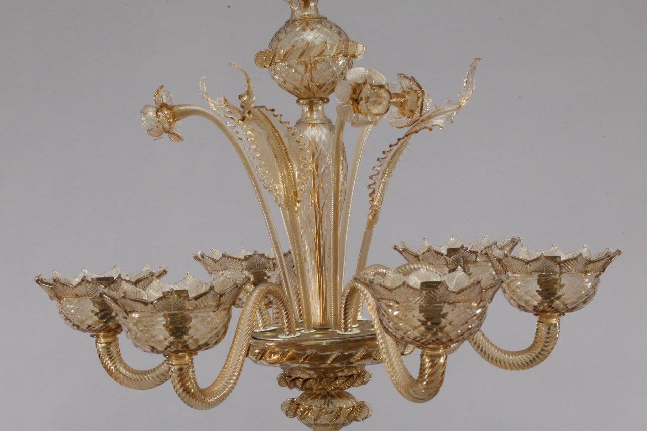 Venecien Venini handblow Murano glass chandelier 1950.
six arms.