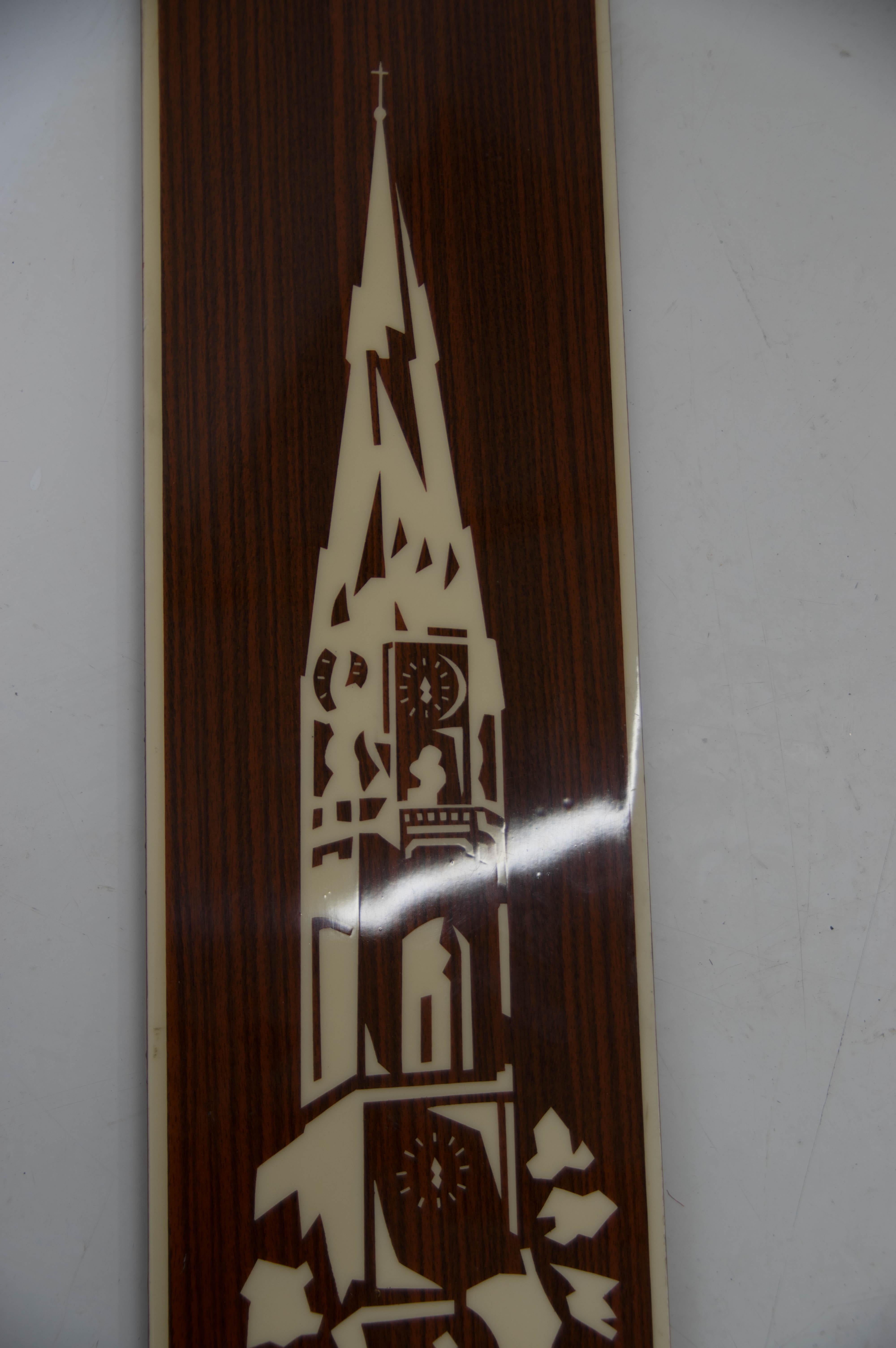 Image en placage d'une tour d'église, années 1960 en vente 5