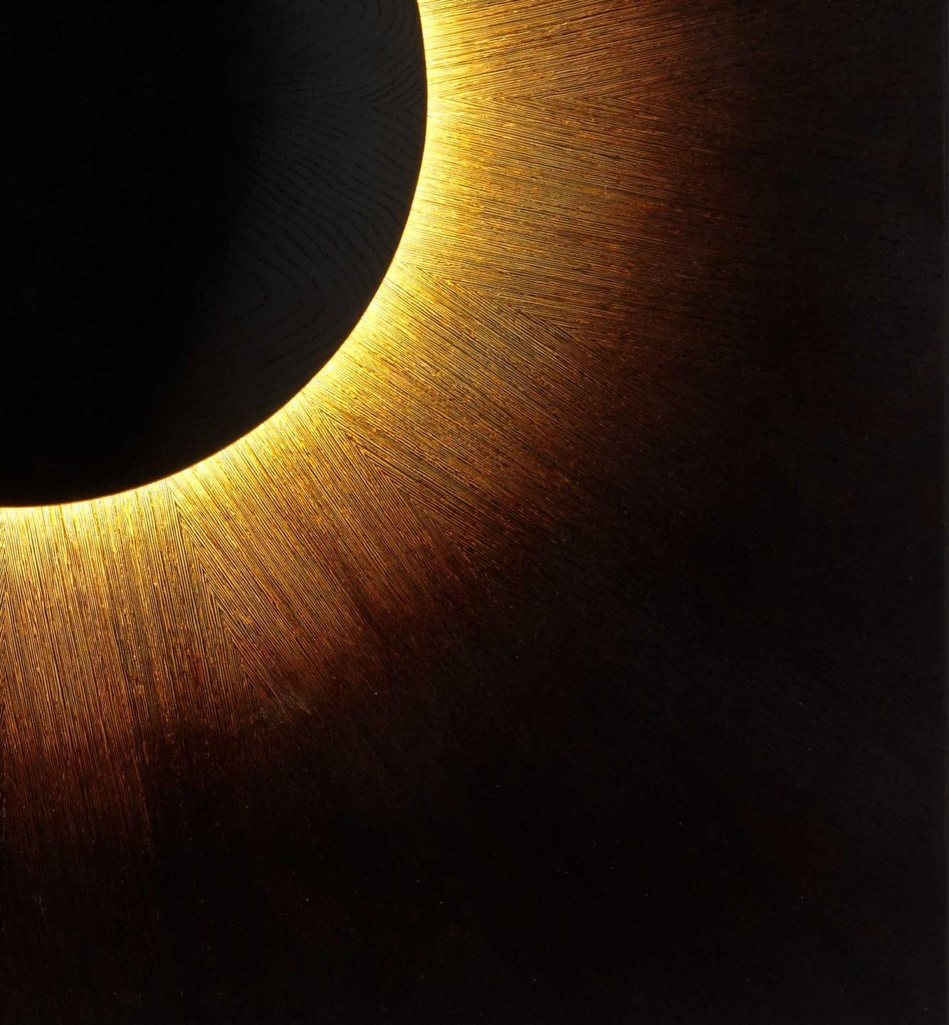 Veneer, Oak Illuminated Wall Art Corona by David Tragen In New Condition For Sale In Geneve, CH
