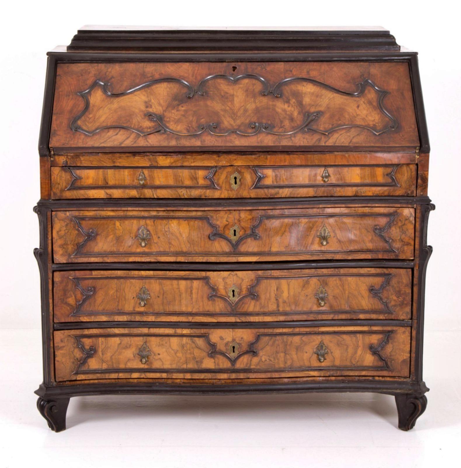 Baroque Veneered Flap in Walnut and Burr Walnut with Lombardy 18th Century For Sale