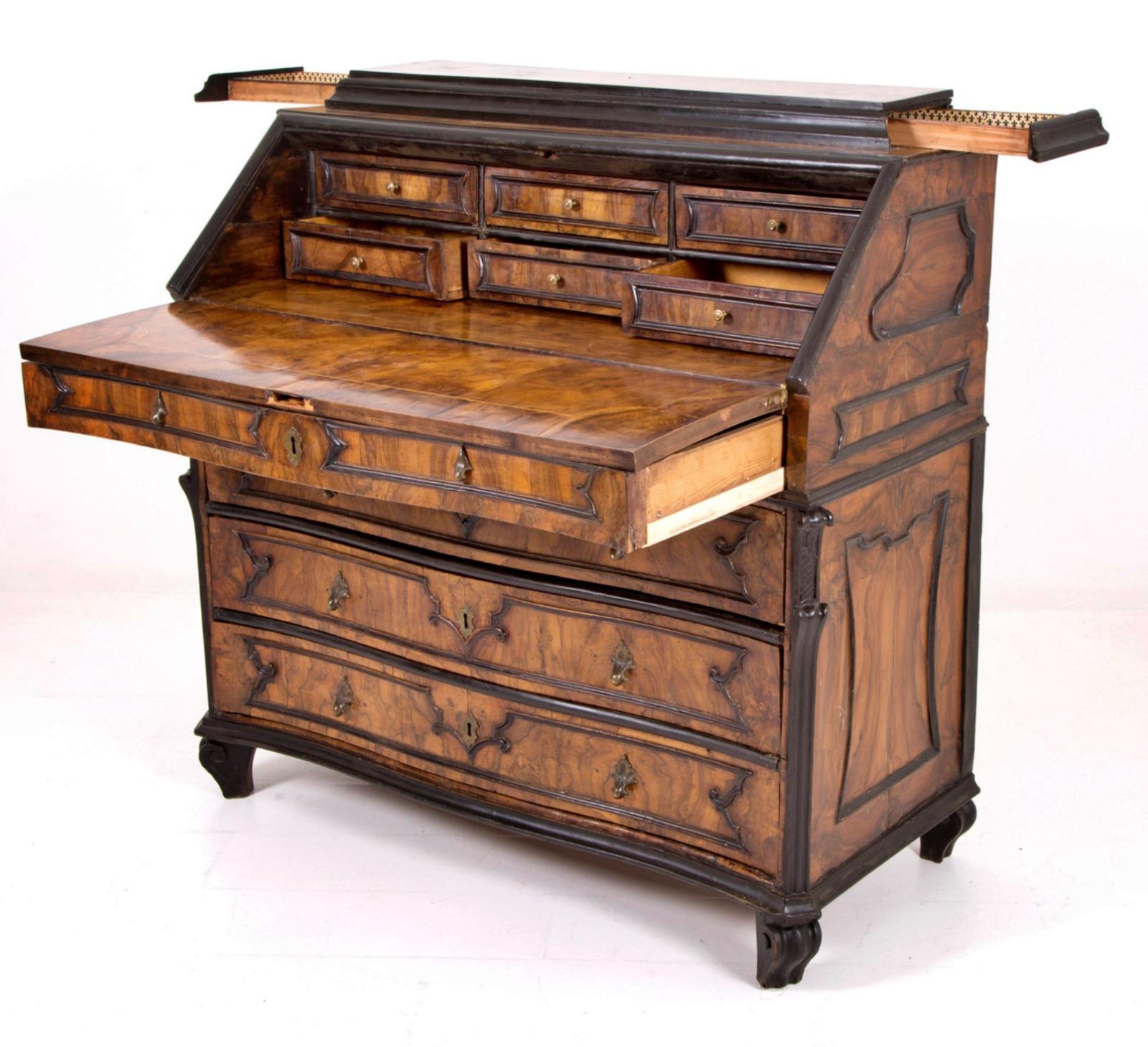 Hand-Crafted Veneered Flap in Walnut and Burr Walnut with Lombardy 18th Century For Sale