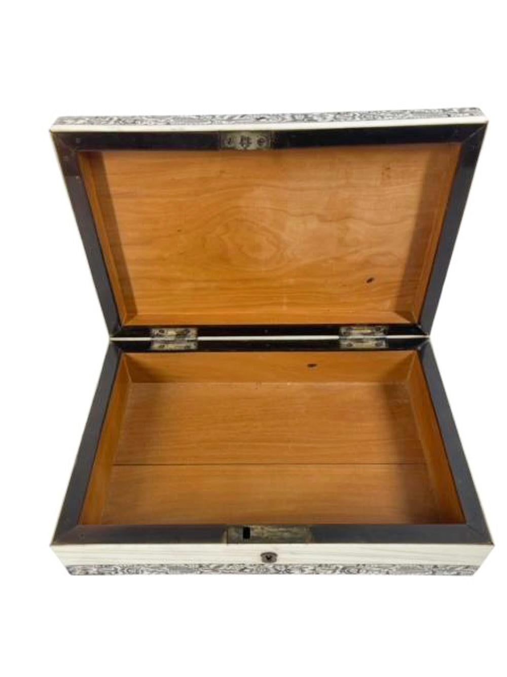 Veneered Sandalwood Dresser Box with Penwork Decoration, Vizagapatam, India In Good Condition For Sale In Chapel Hill, NC