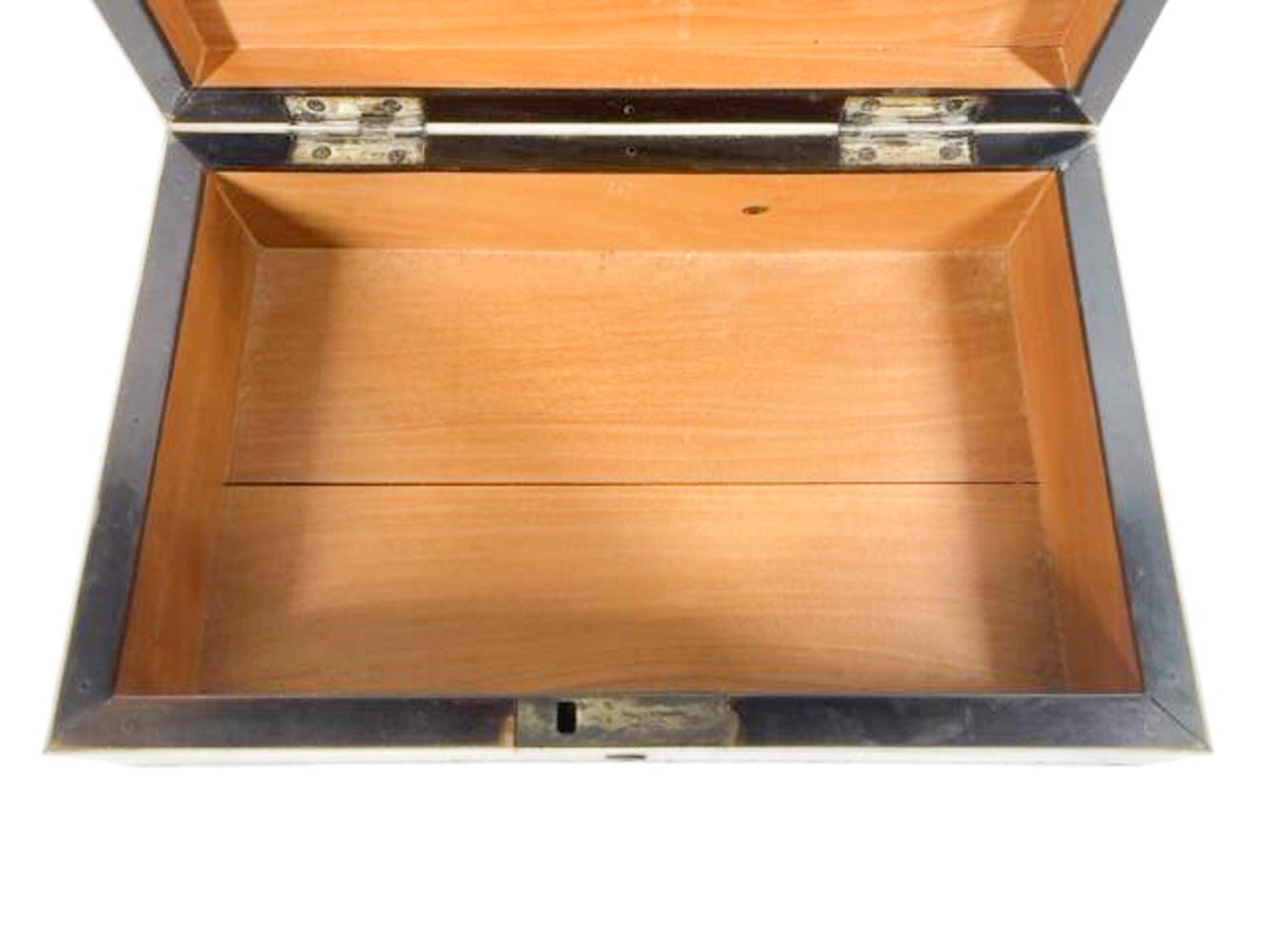 19th Century Veneered Sandalwood Dresser Box with Penwork Decoration, Vizagapatam, India For Sale