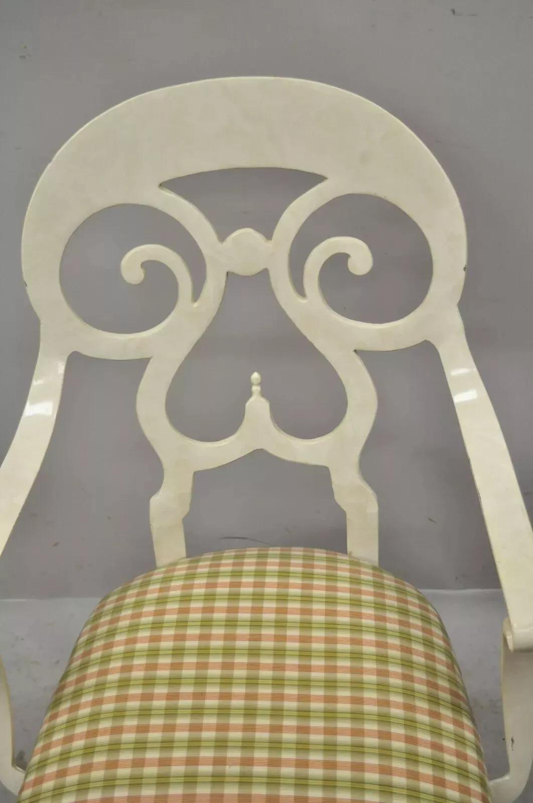 Sconosciuto Veneman Furn. Sedia a braccio con gambe a sciabola con schienale a vanga in alluminio fuso in stile Regency italiano in vendita