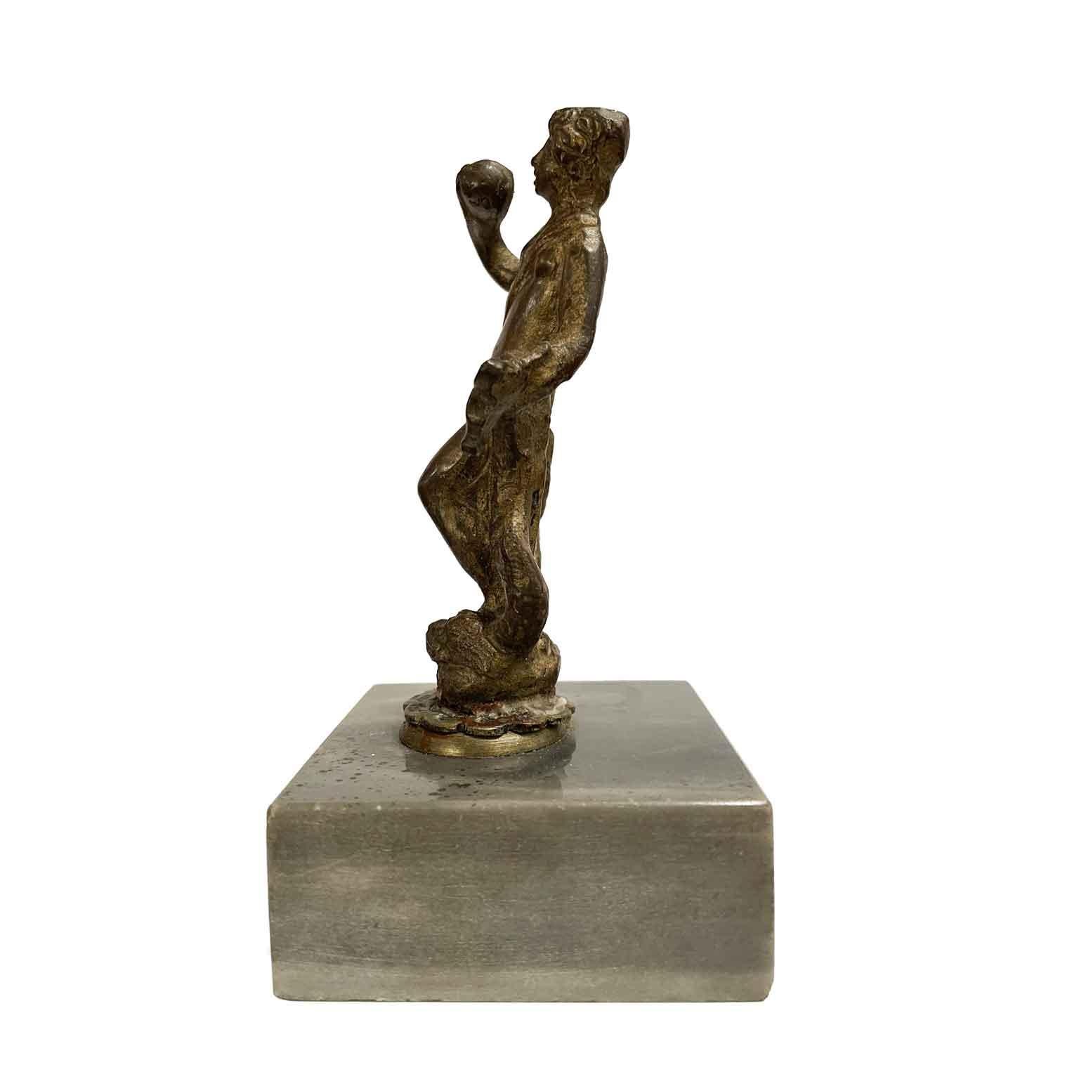 Venus With Dolphin 1600 Italian Bronze Sculpture On Gray Marble Base In Good Condition For Sale In Milan, IT