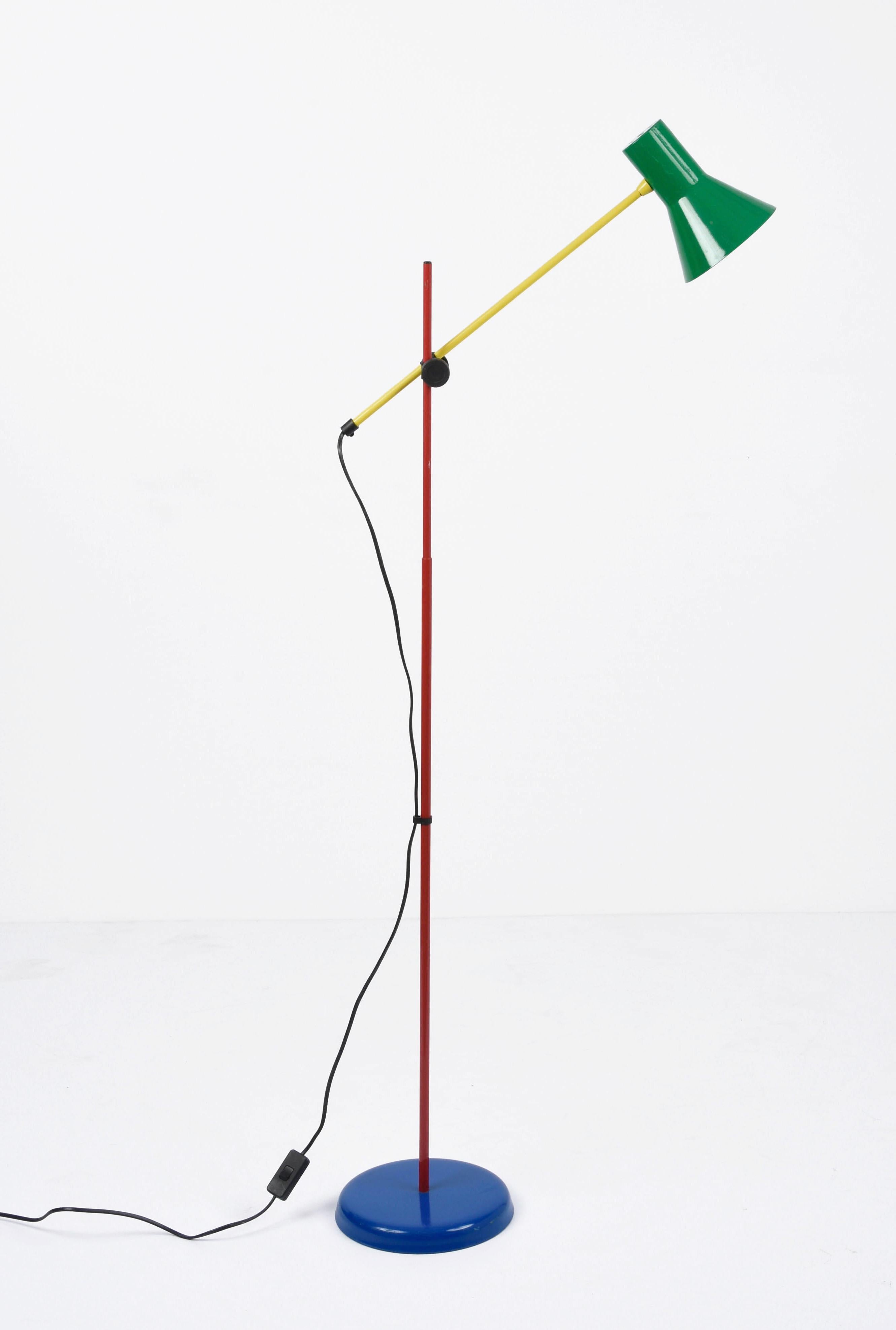Amazing multicoloured pop art floor lamp. This unique piece was designed in Italy by Veneta Lumi for Memphis Milano during the 1980s.

This piece is very original as the colours are combined in a playful yet elegant way: a blue base, the lower
