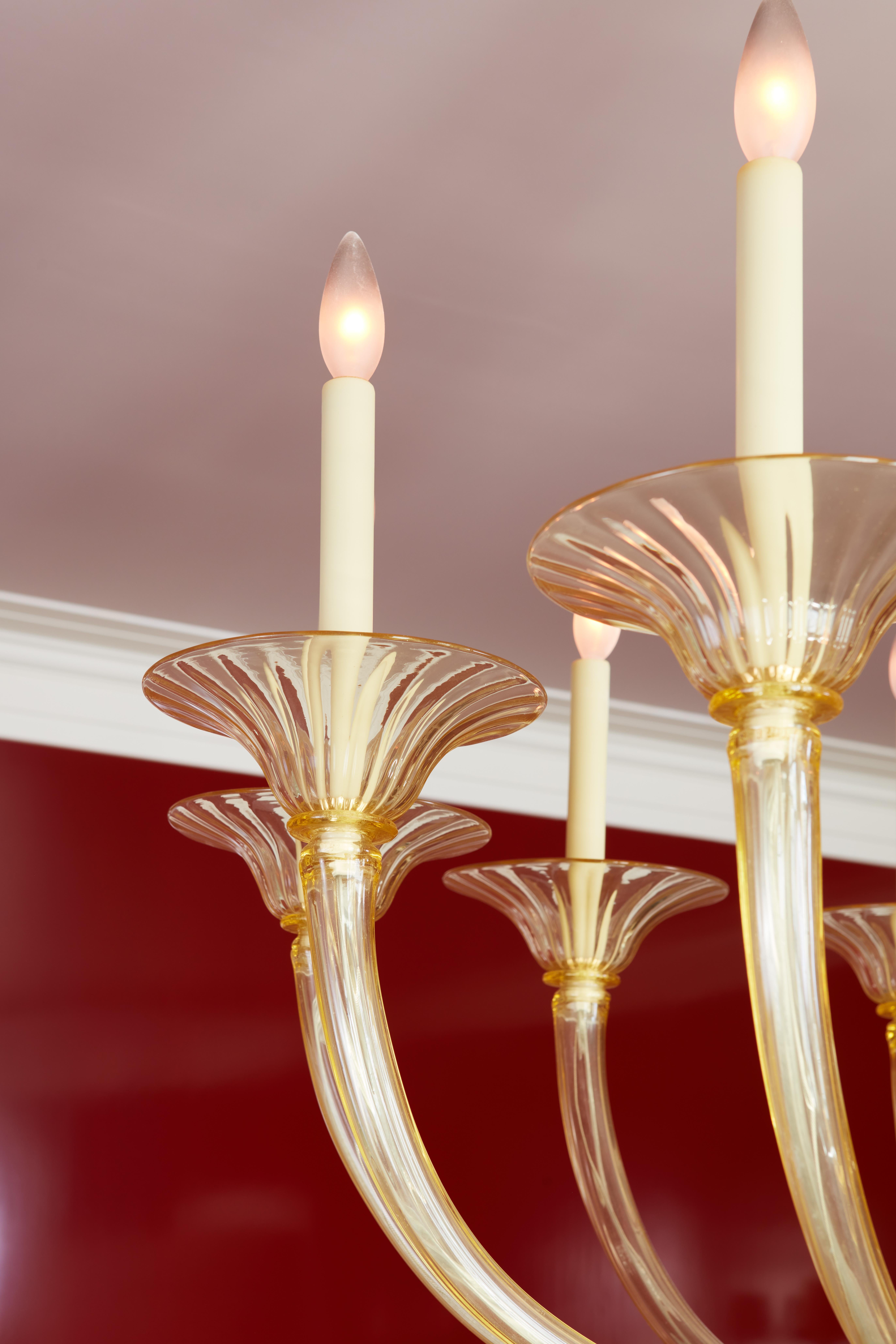 Italiano Lampadario veneziano a 10 luci color ambra in vendita