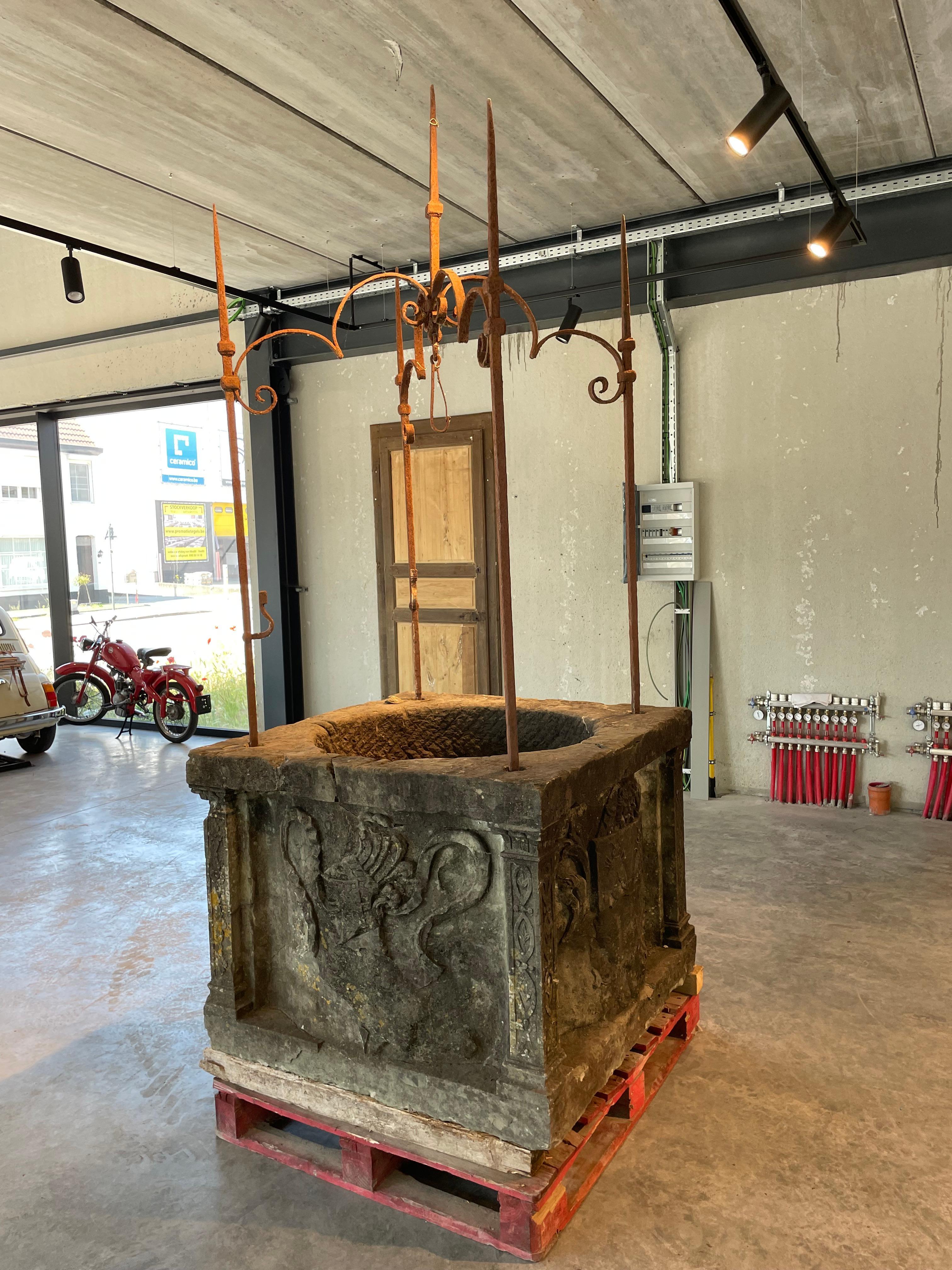 16th century wellhead from Venice, rare find, museum quality that needs a bit of restoration, done by us.
The stone it's made out is Italian Pietra Serena.