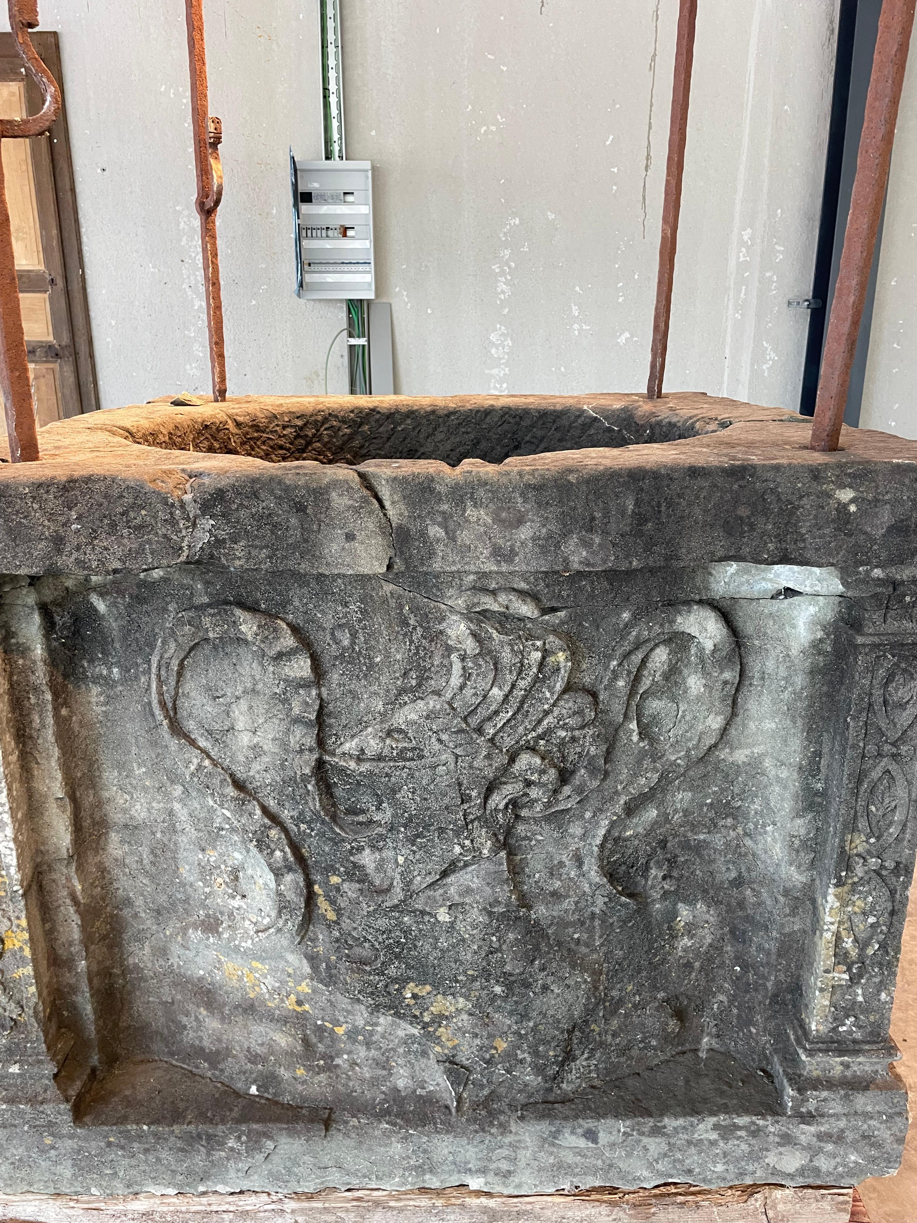 Hand-Carved Venetian 16th Century Wellhead For Sale
