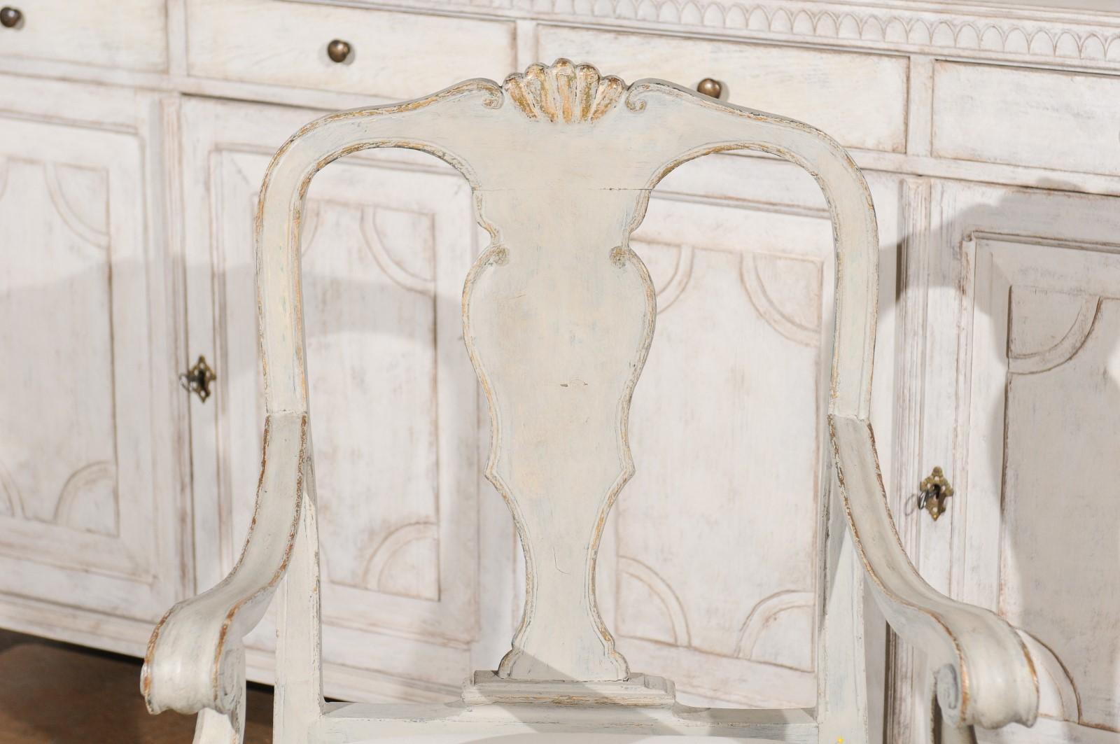 Fauteuil vénitien en bois peint de style rococo des années 1810 avec accents dorés à la feuille en vente 2