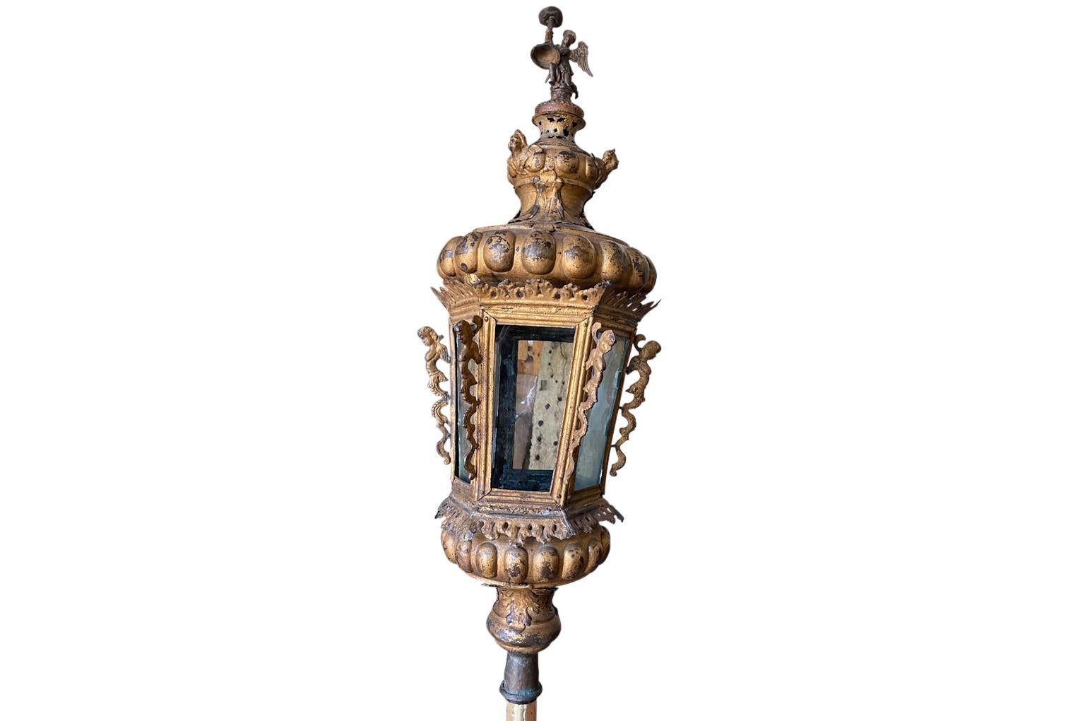 Venezianische Laterne aus dem 18. Jahrhundert (Vergoldet) im Angebot