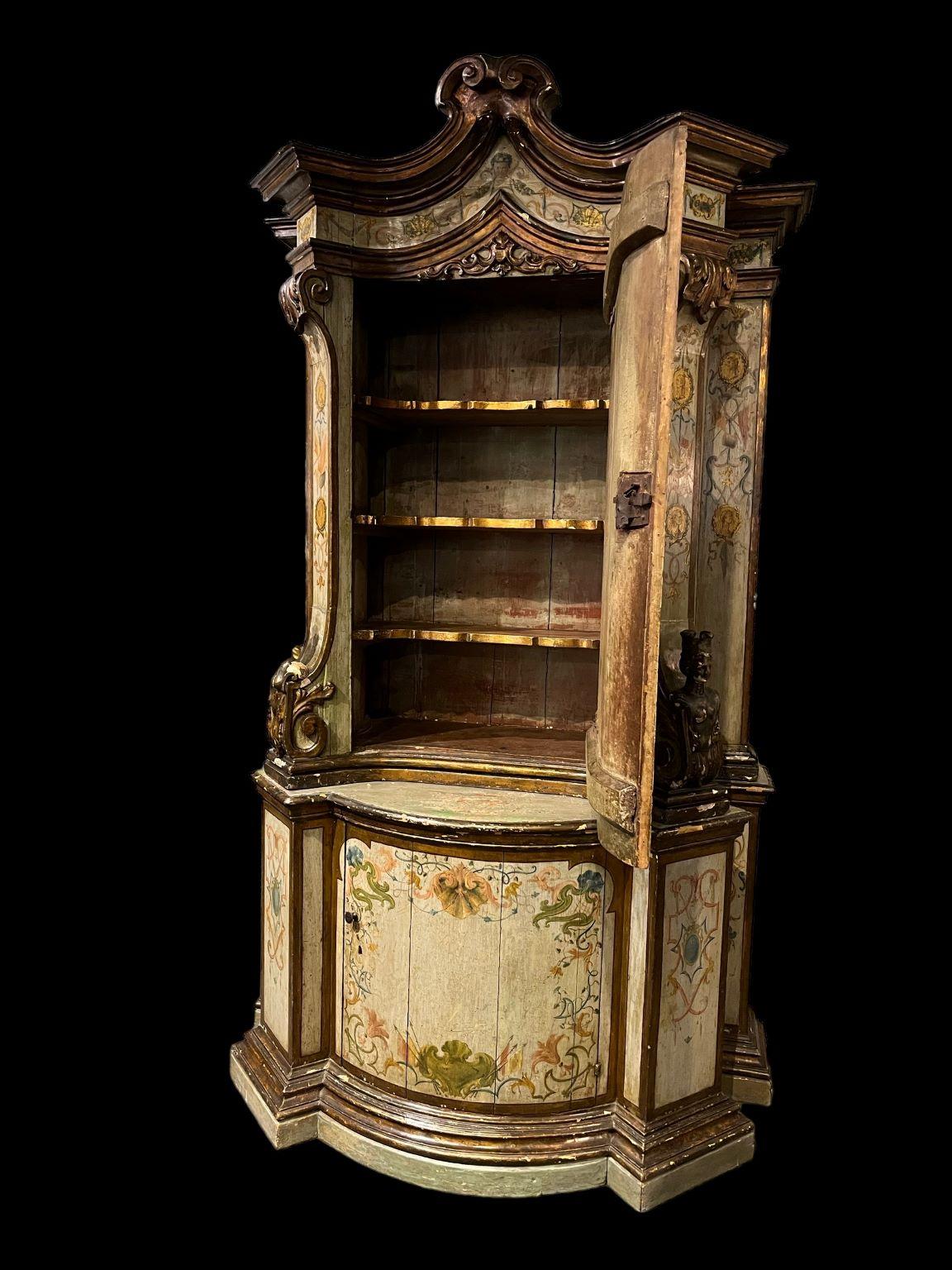  Venetian 18th Century  Painted And Giltwood Cabinet  Barbara Walters Estate In Good Condition For Sale In Bernville, PA
