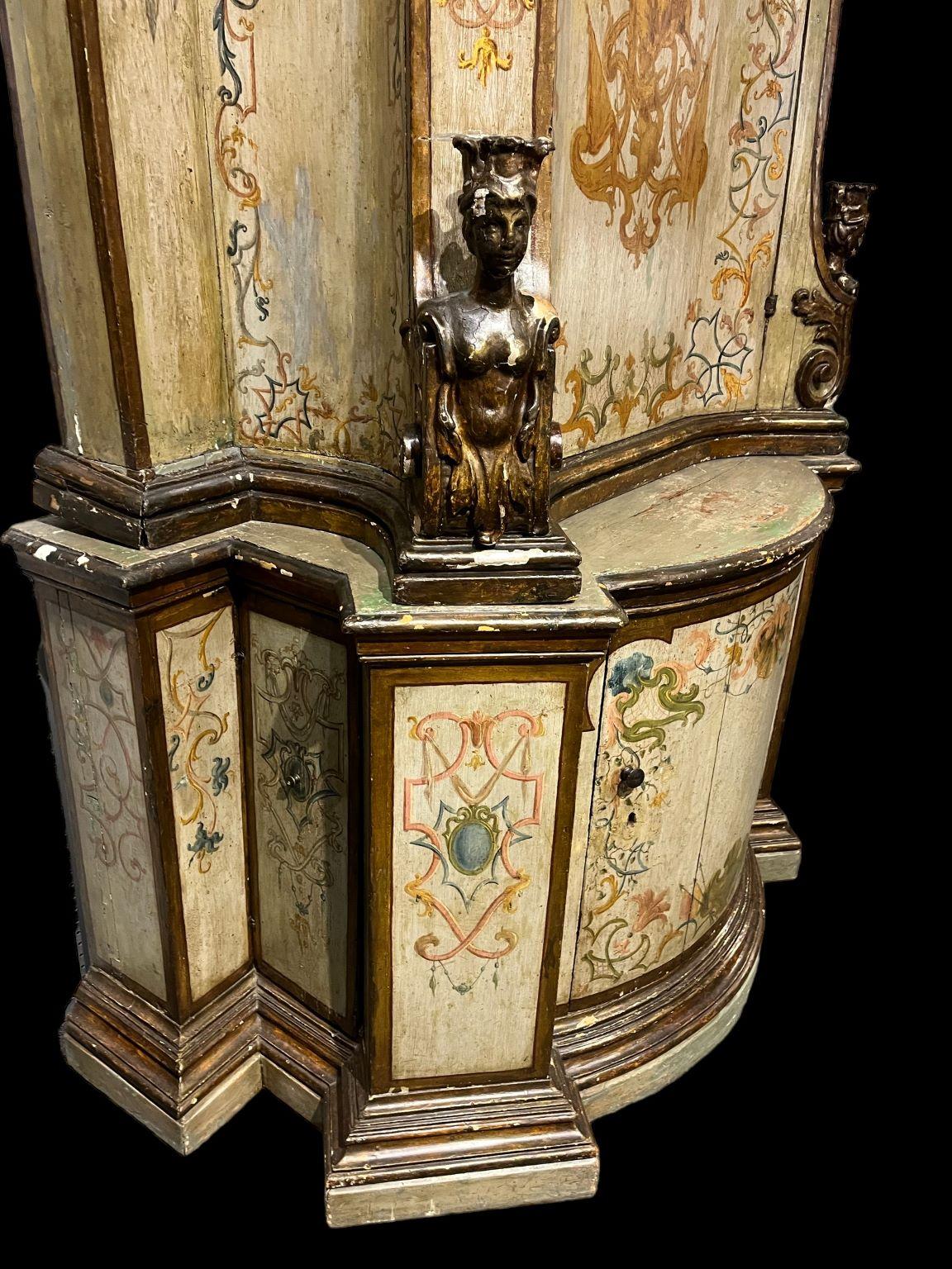  Venetian 18th Century  Painted And Giltwood Cabinet  Barbara Walters Estate For Sale 3