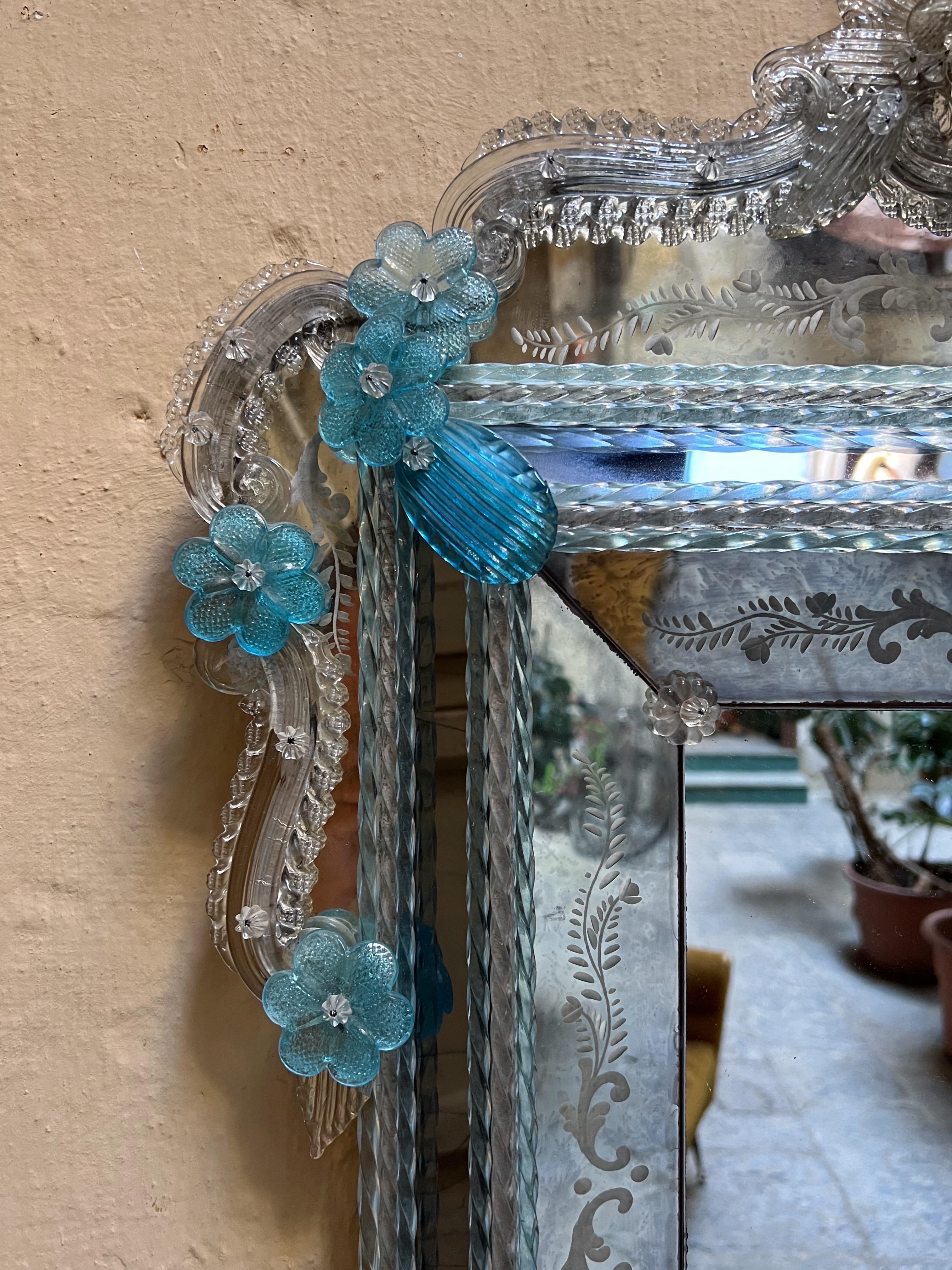 Venetian 1920''s Murano Antique Mirror with Blue Glass Details and Flowers For Sale 5