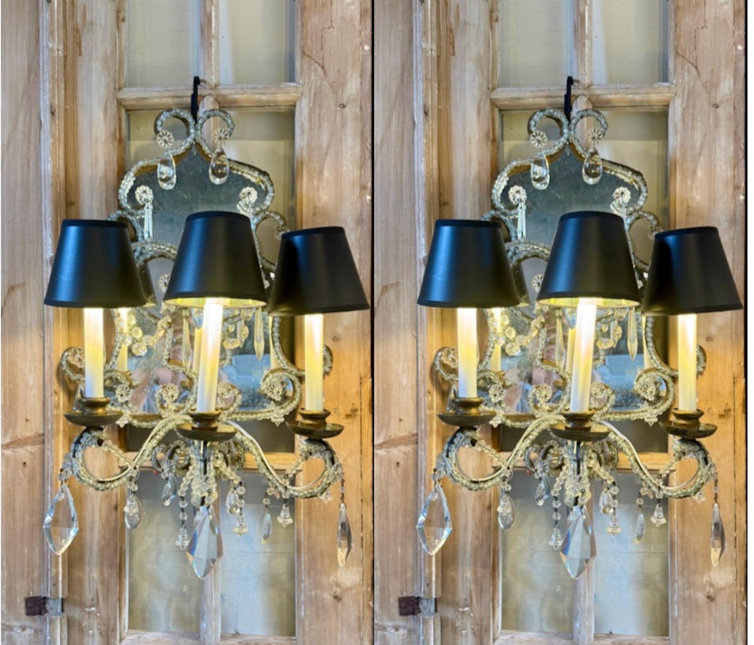 Cristal Paire d'appliques vénitiennes du XIXe siècle en miroir et en cristal en vente