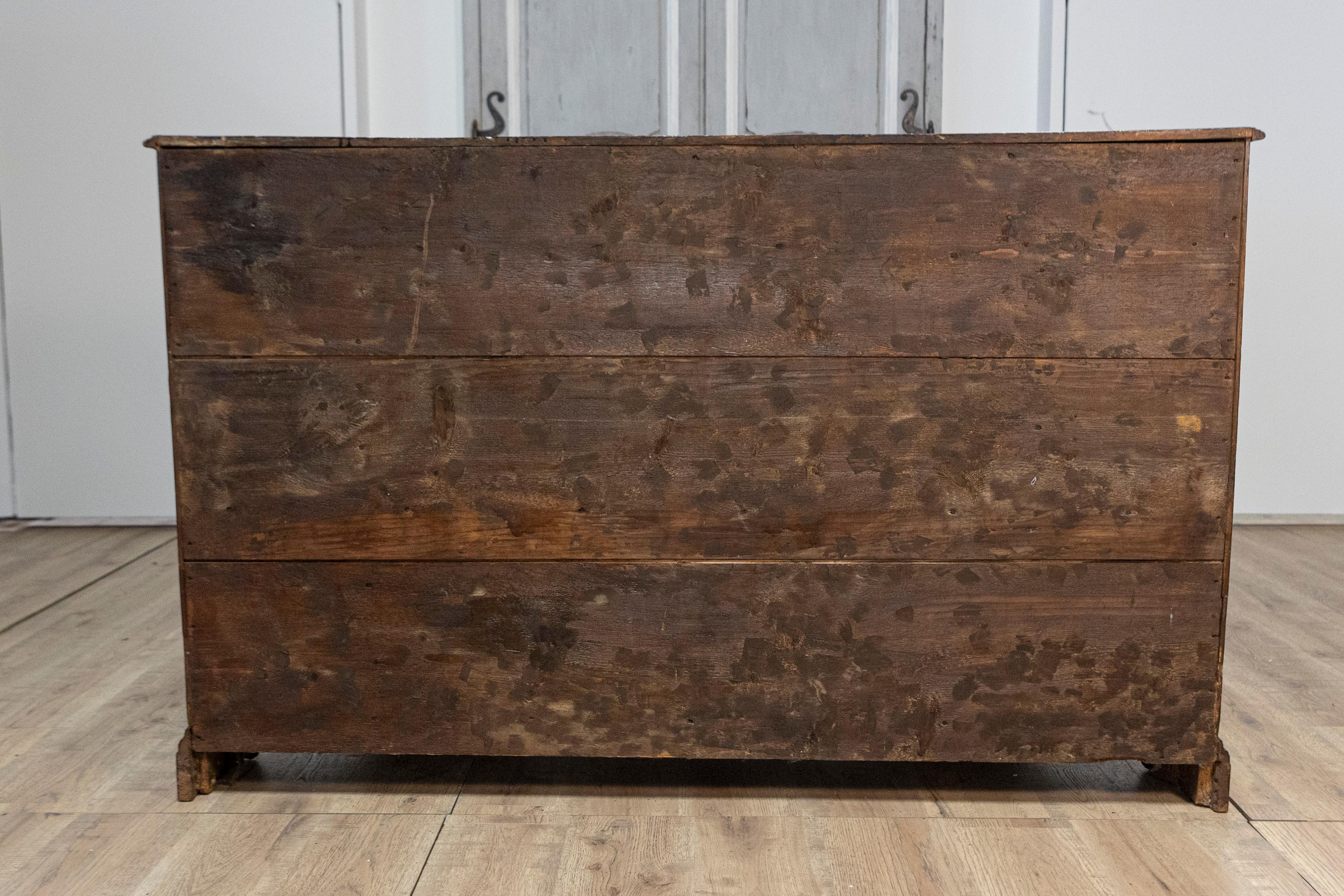  Venetian 19th Century Walnut Credenza with Canted Sides, Drawers and Doors For Sale 5