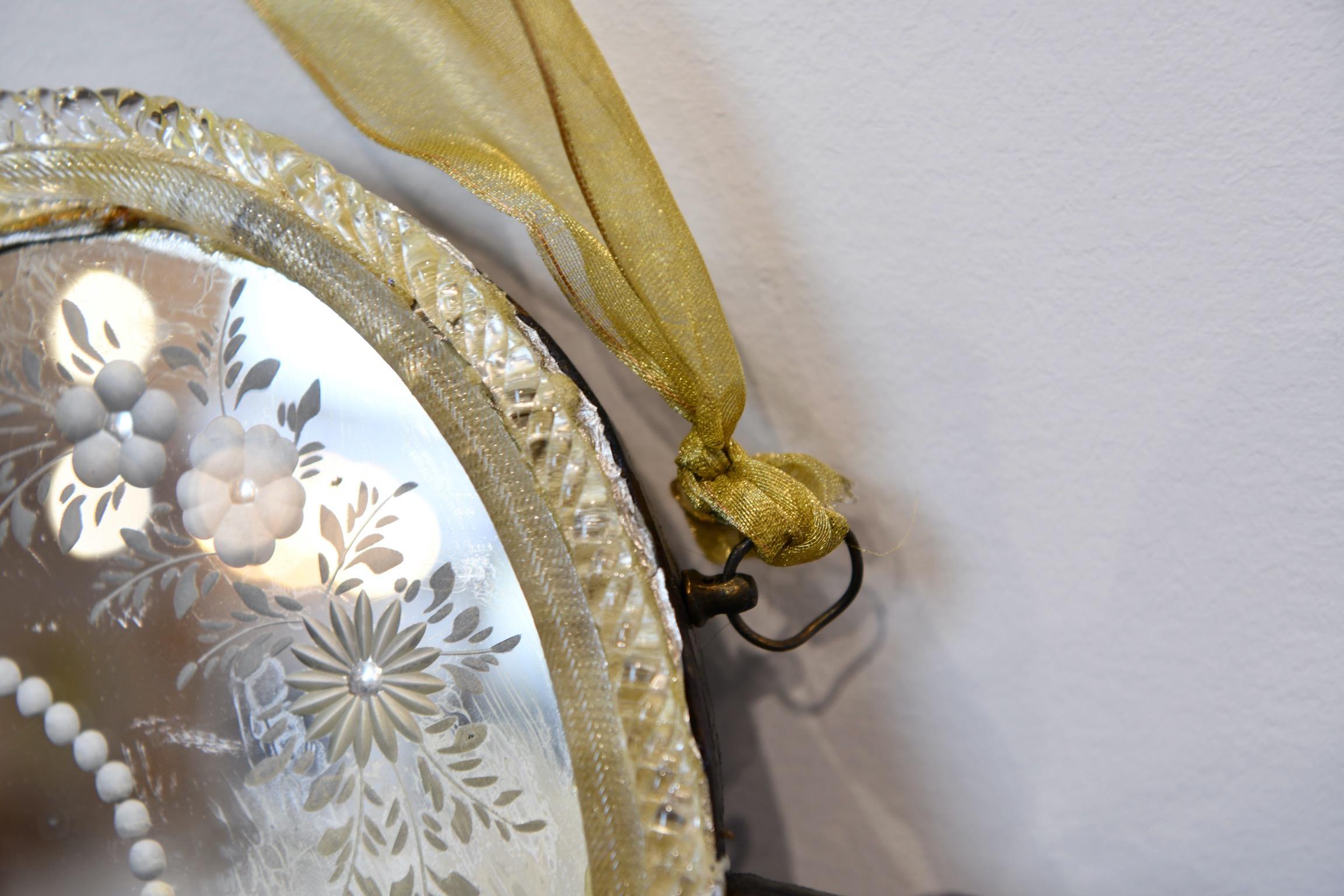 Miroir vénitien en forme de violon en verre gravé à l'acide en vente 3