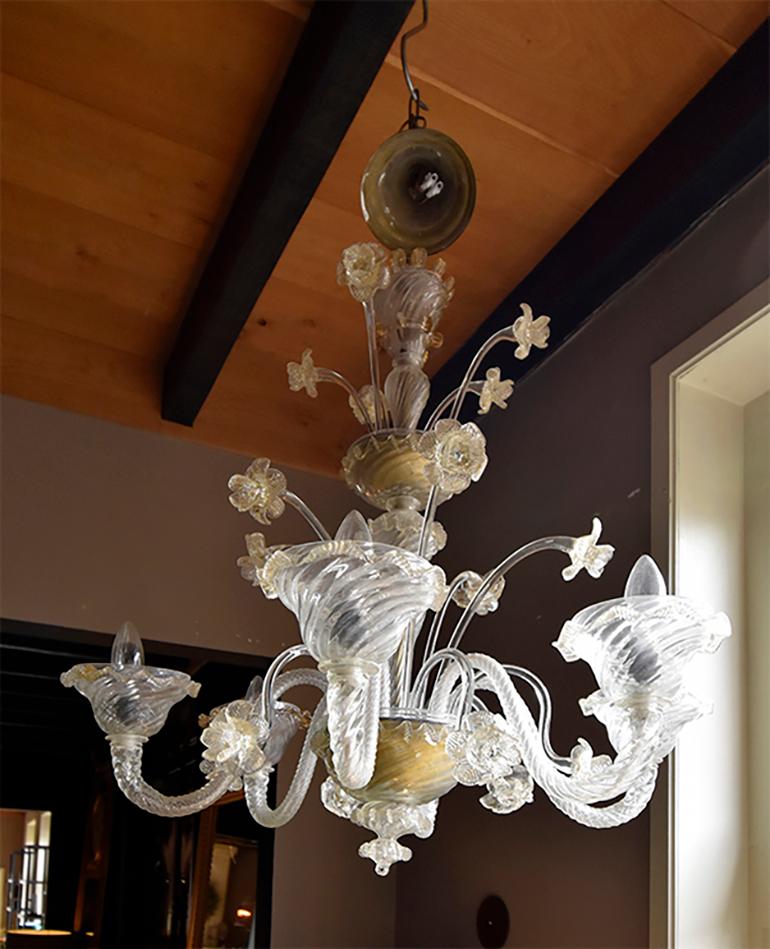 A very beautiful Venetian antique chandelier,
made from Murano glass.
This glass masters perfect the art of the Murano 
chandeliers from the 19th century.