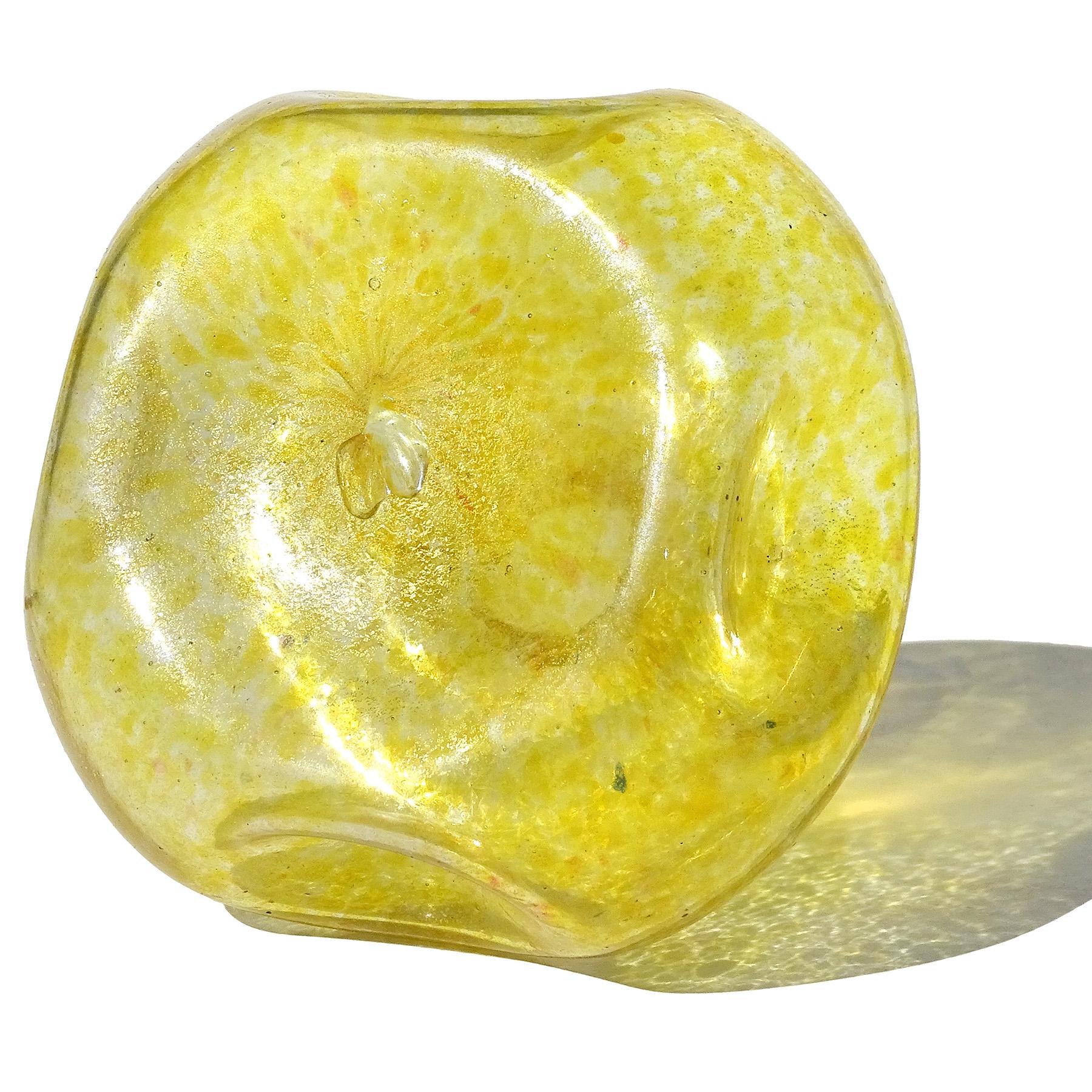 Verre d'art italien vénitien ancien Murano jaune d'or à mouchetures Dimple Squared Cruet en vente 1