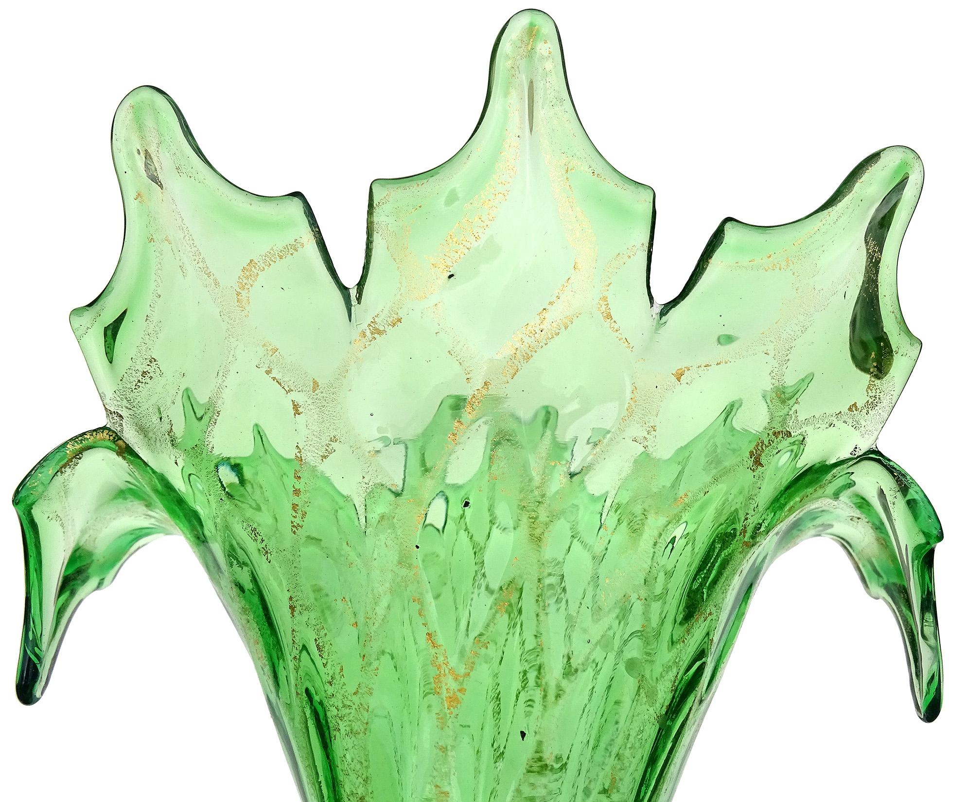Venetian Antique Ornate Green Gold Flecks Pegasus Italian Art Glass Flower Vase In Good Condition In Kissimmee, FL