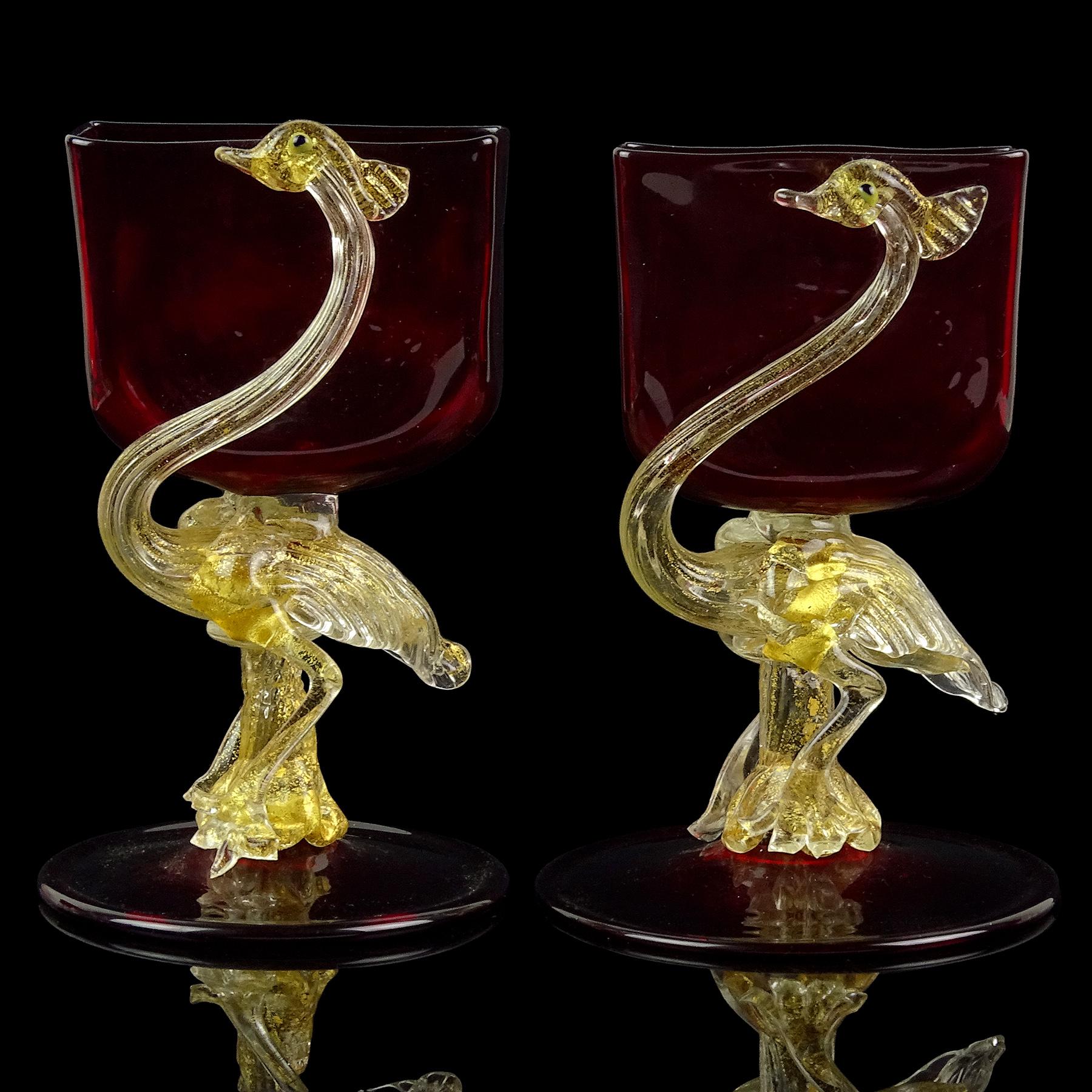 Portavasos Veneciano Antiguo Rojo Rubí Motas Doradas Grulla de Vidrio Artístico Italiano Art Nouveau en venta