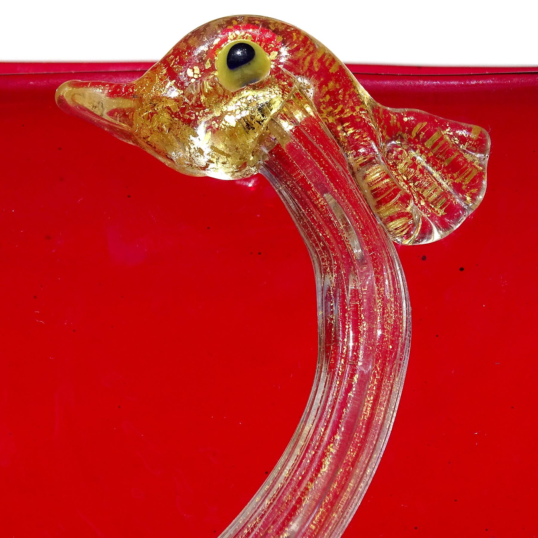 Portavasos Veneciano Antiguo Rojo Rubí Motas Doradas Grulla de Vidrio Artístico Italiano en Bueno estado para la venta en Kissimmee, FL