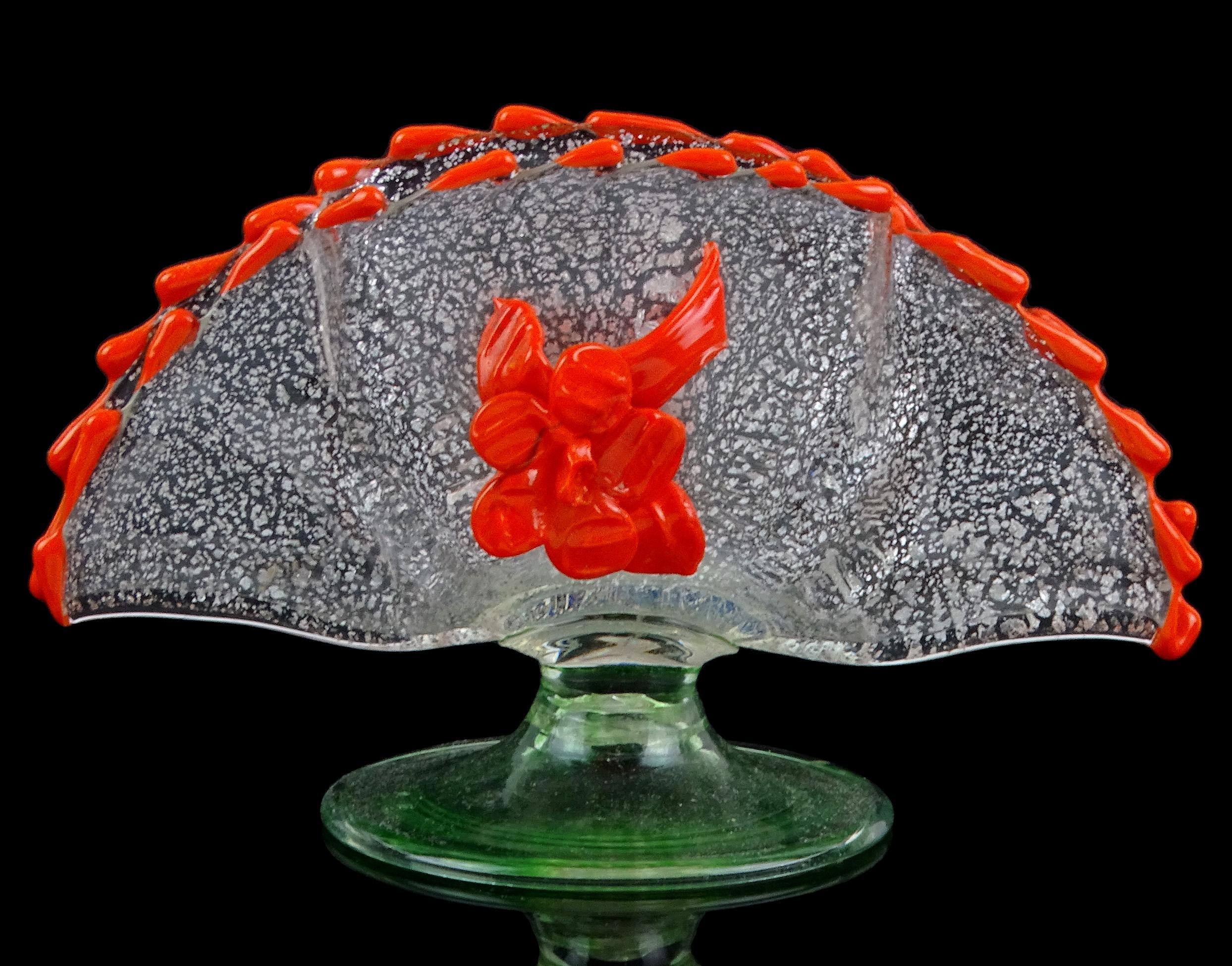 Art nouveau Porte-cartes éventail vénitien en verre d'art italien à mouchetures argentées et à fleurs orange en vente
