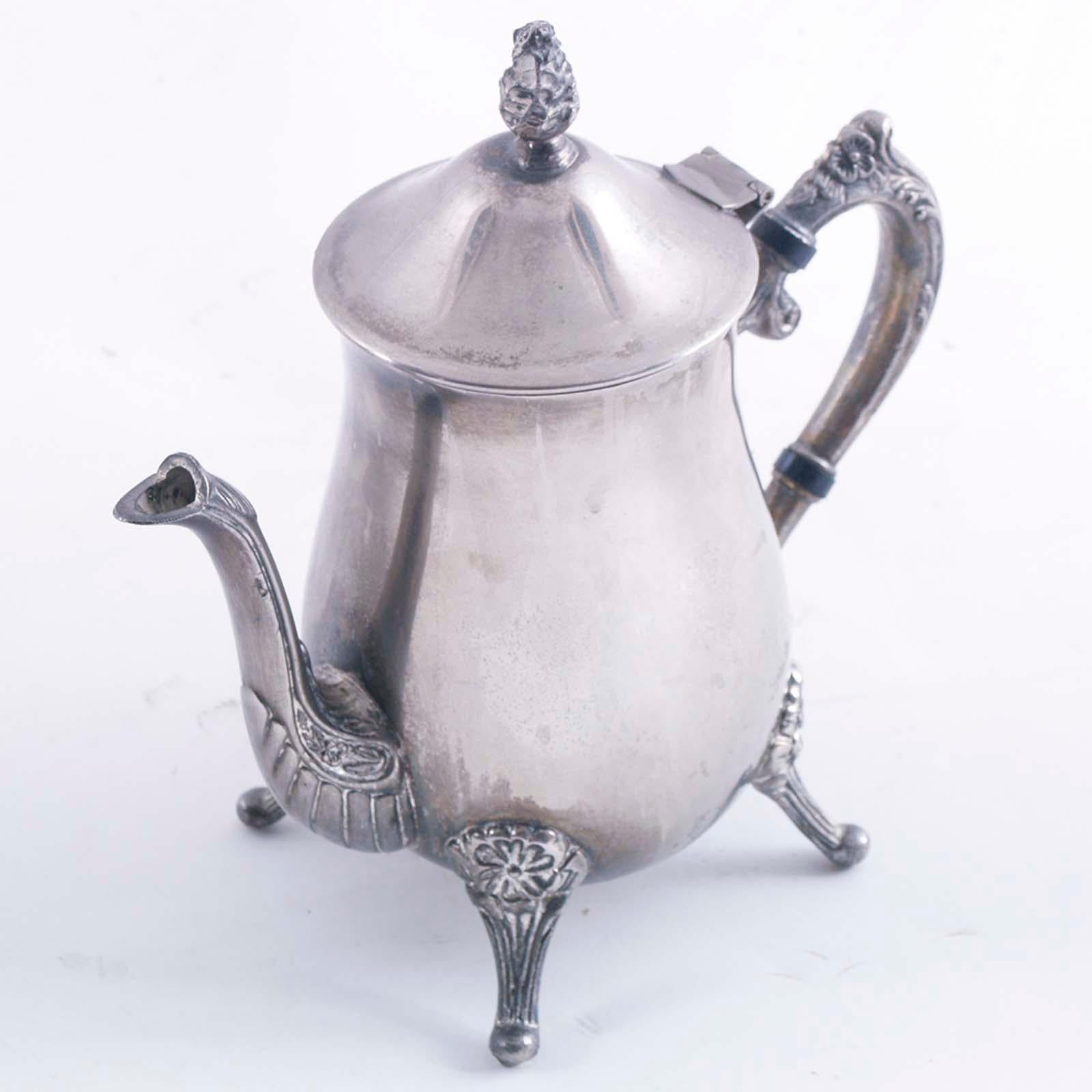 Plaqué argent Service à thé et à café massif en argenterie ancienne vénitienne sur plateau, vers 1700 en vente