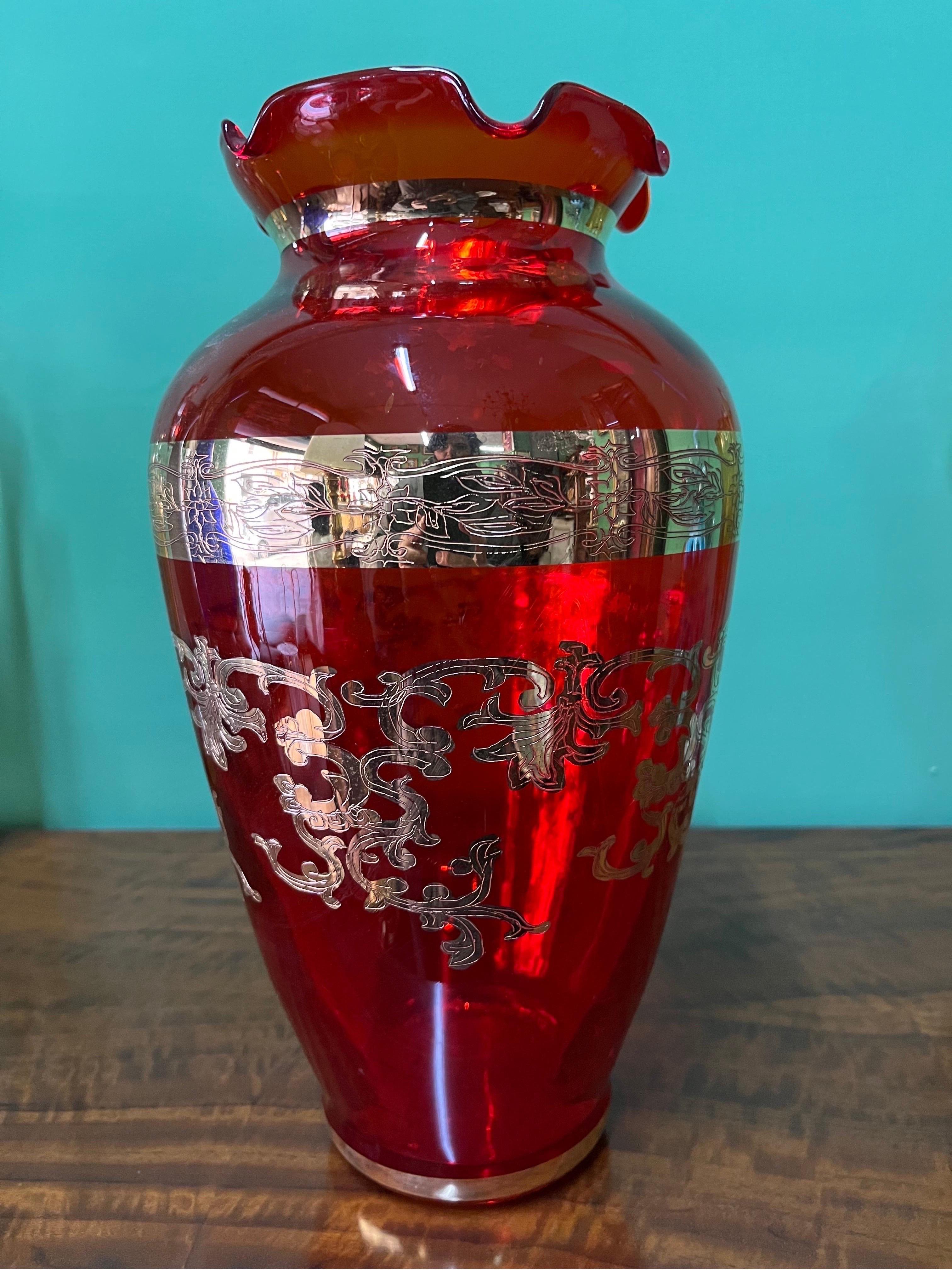 Venetian Art Glass Vase Red and Gold, 1980s In Excellent Condition For Sale In Foggia, FG