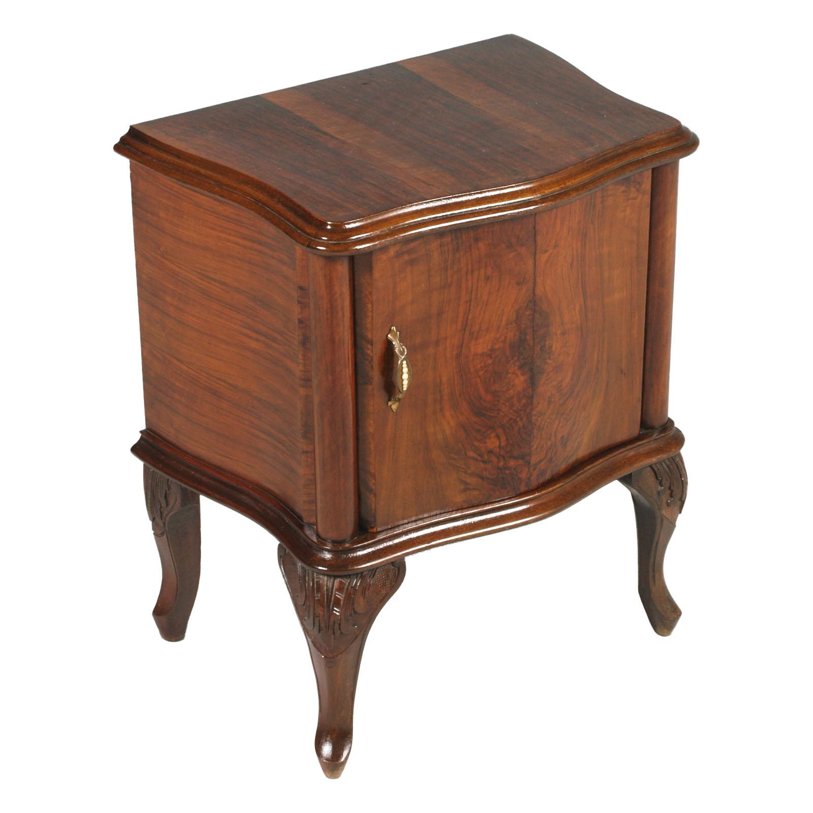 1920s Venetian Baroque pair nightstands, hand carved walnut, veneer walnut, restored and wax polished
Measures cm: H 62, W 53, D 38.