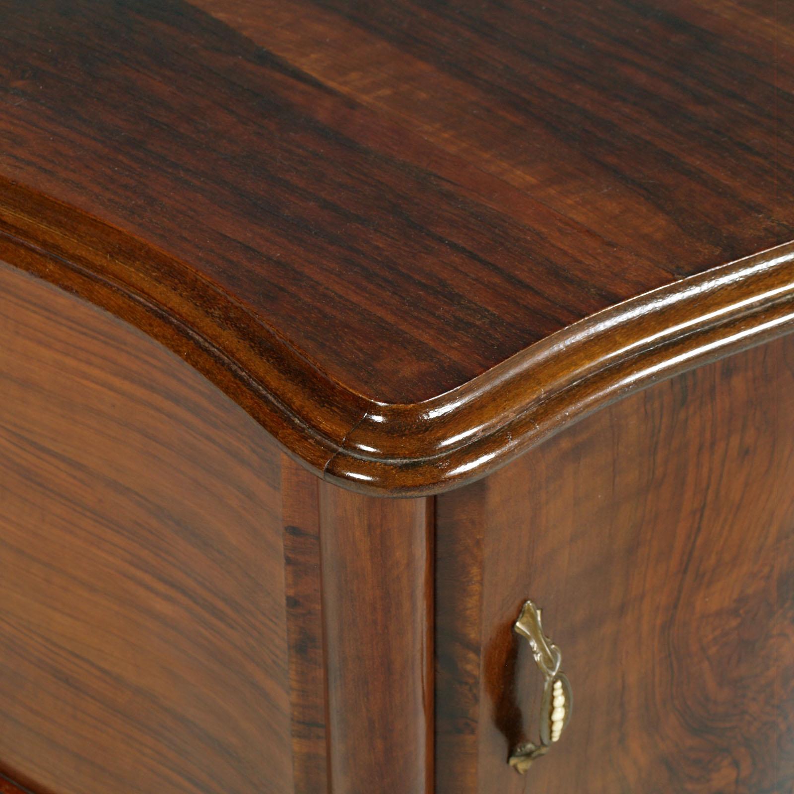 Venetian Baroque Nightstands, Hand Carved & Veneer Walnut, Restored Wax-Polished In Good Condition For Sale In Vigonza, Padua