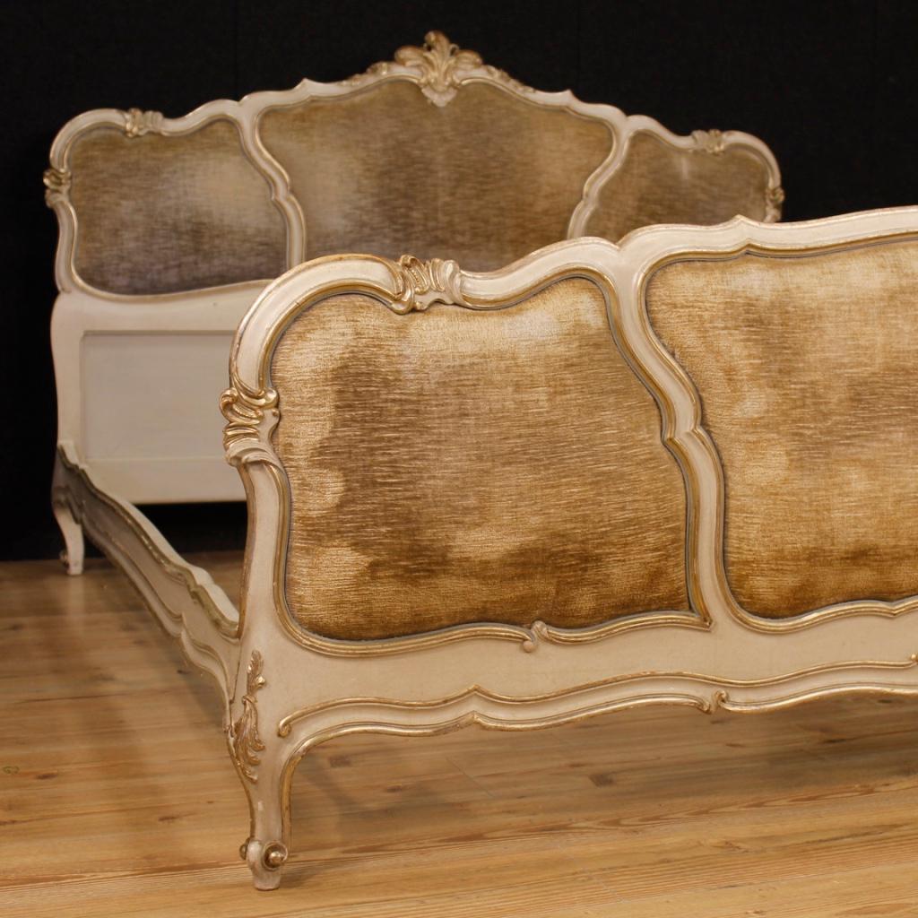 Italian Venetian Bed in Lacquered and Silvered Wood with Velvet, 20th Century For Sale