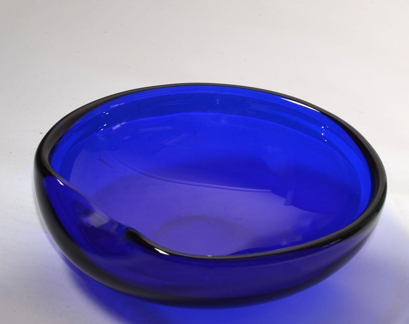 Bol en verre soufflé vénitien bleu cobalt Elsa Peretti pour Tiffany & Co. Bon état - En vente à Miami, FL