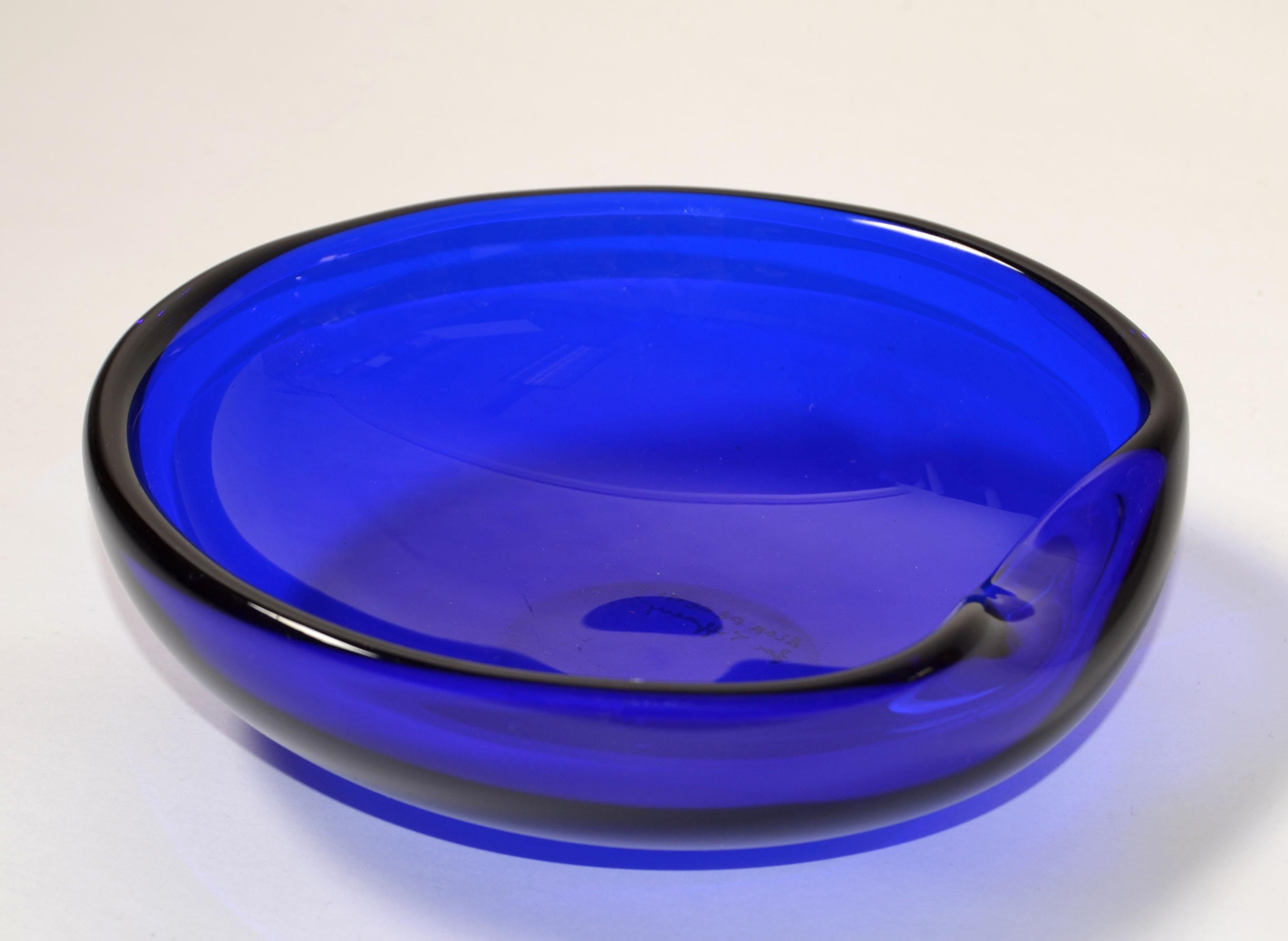 Fin du 20e siècle Bol en verre soufflé vénitien bleu cobalt Elsa Peretti pour Tiffany & Co. en vente