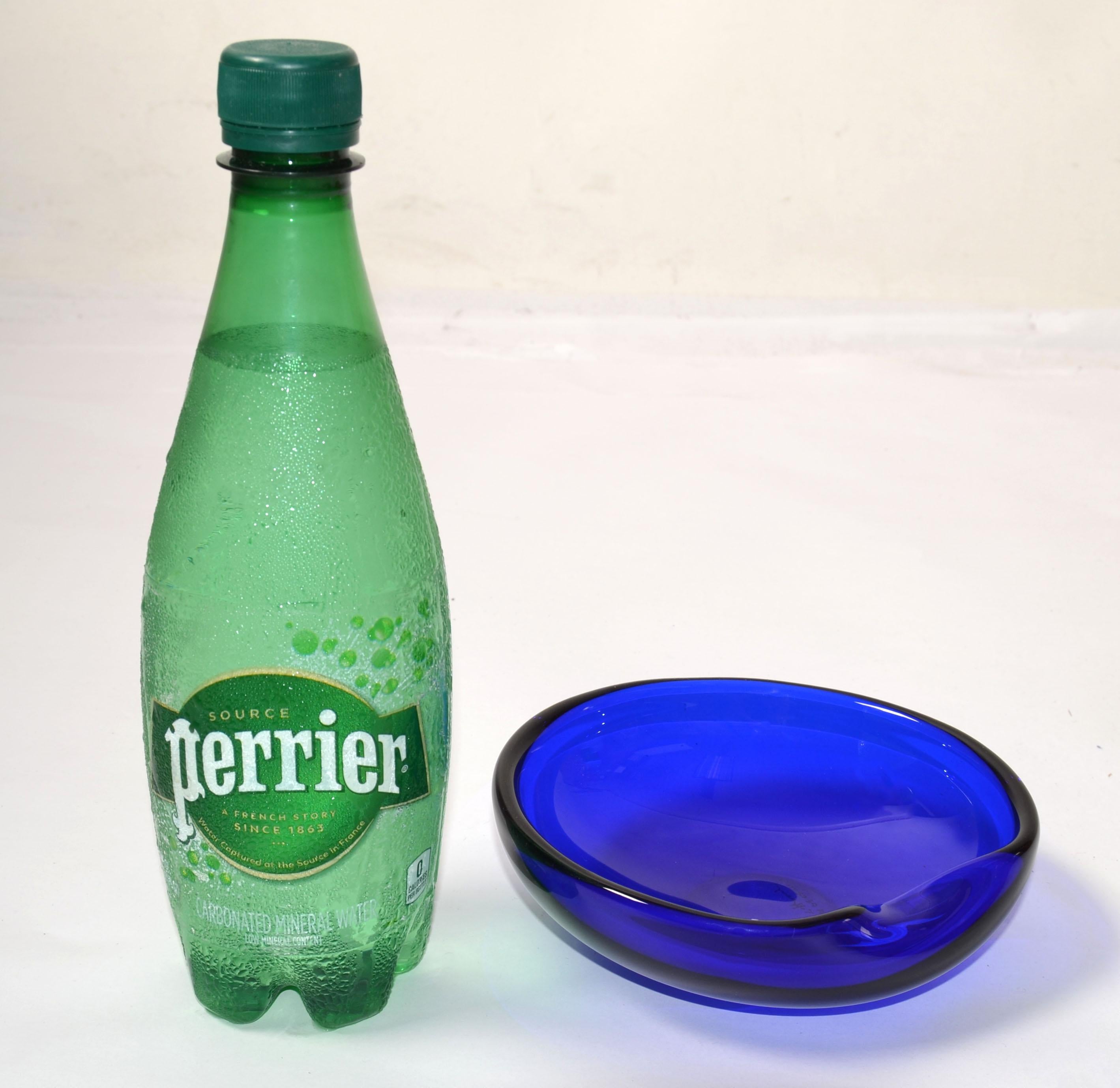 Verre d'art Bol en verre soufflé vénitien bleu cobalt Elsa Peretti pour Tiffany & Co. en vente