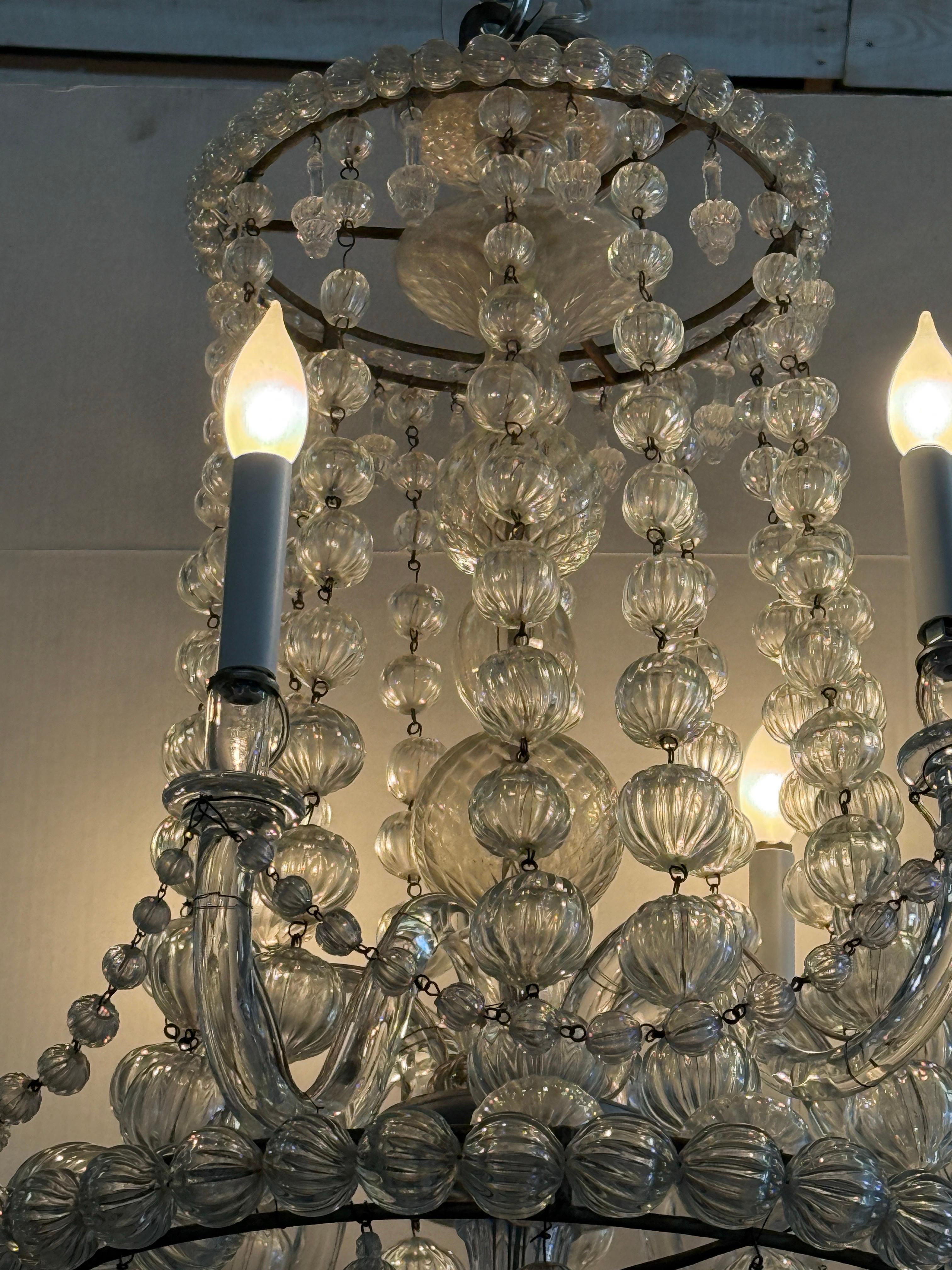 Lampadario a sei bracci in vetro soffiato di Murano proveniente dall'Italia. in vendita 2