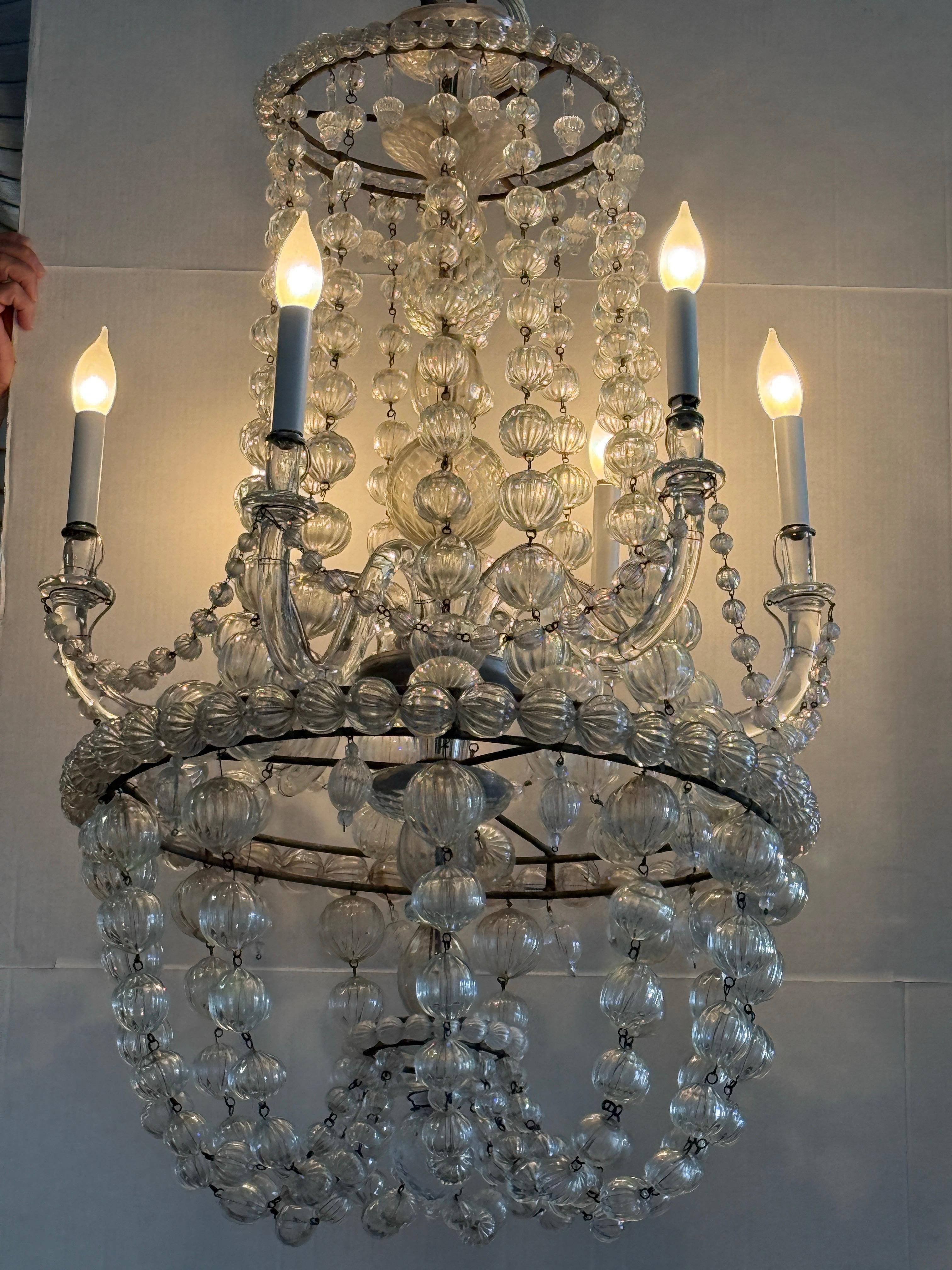 Lampadario a sei bracci in vetro soffiato di Murano proveniente dall'Italia. in vendita 3