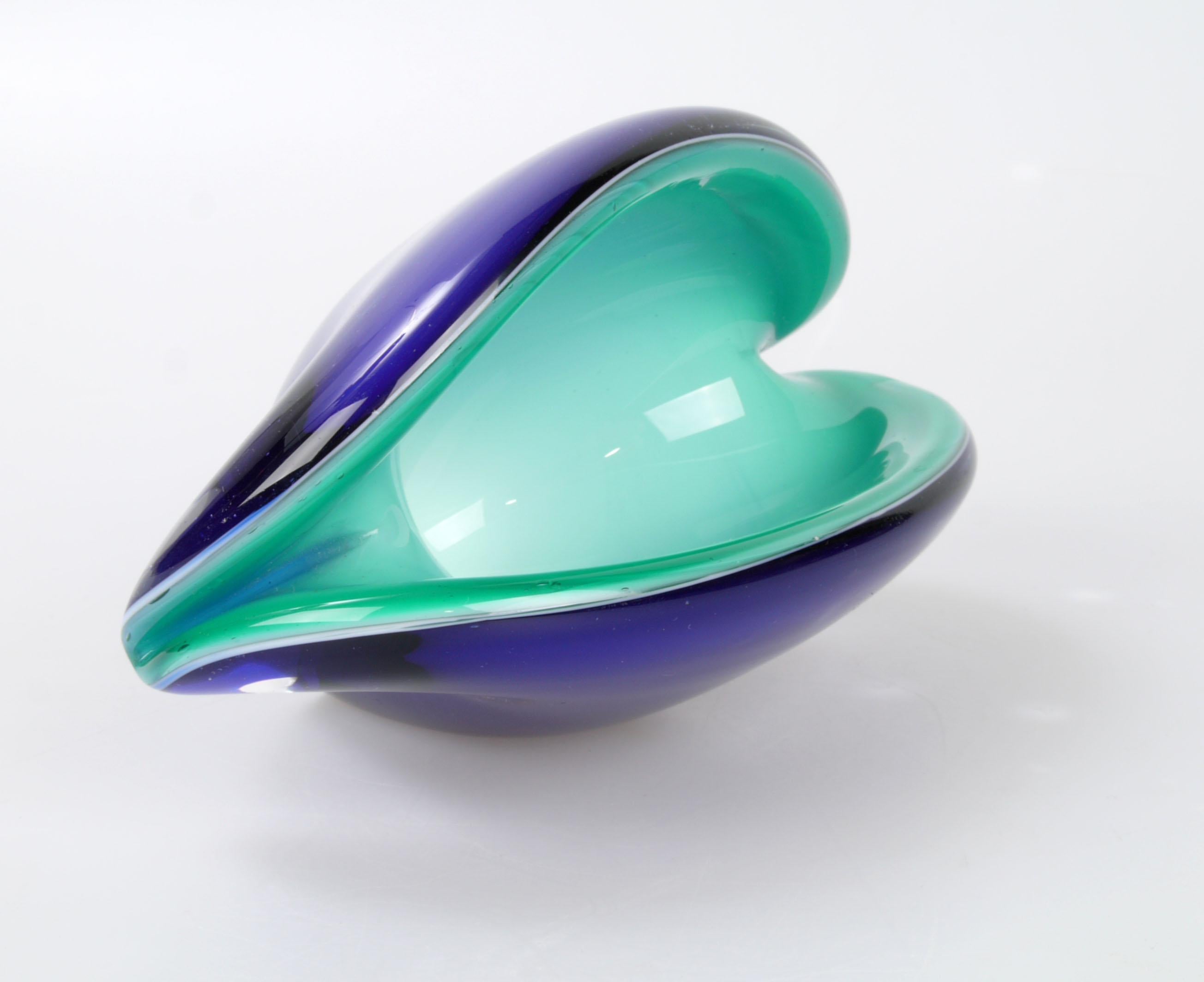 Venetian shell shaped glass dish, bowl, catchall in royal blue and turquoise from Italy.
No markings.
 