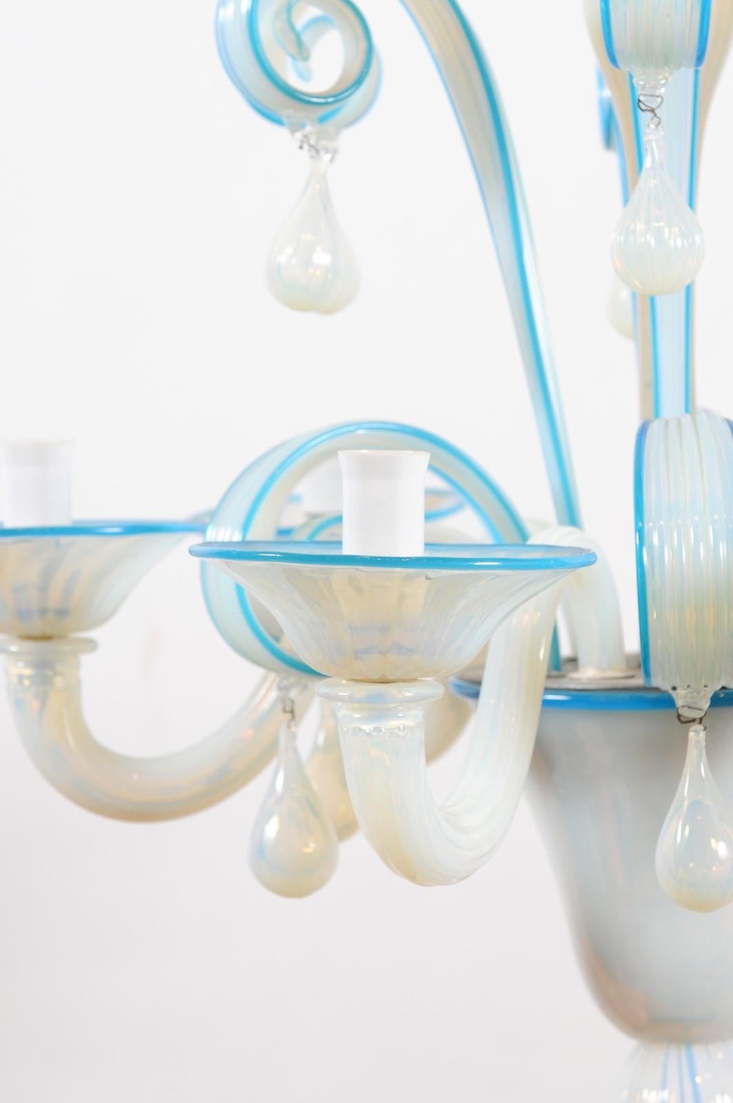 20ième siècle Lustre à 8 lumières en verre soufflé bleu vénitien, Italie 20e siècle en vente