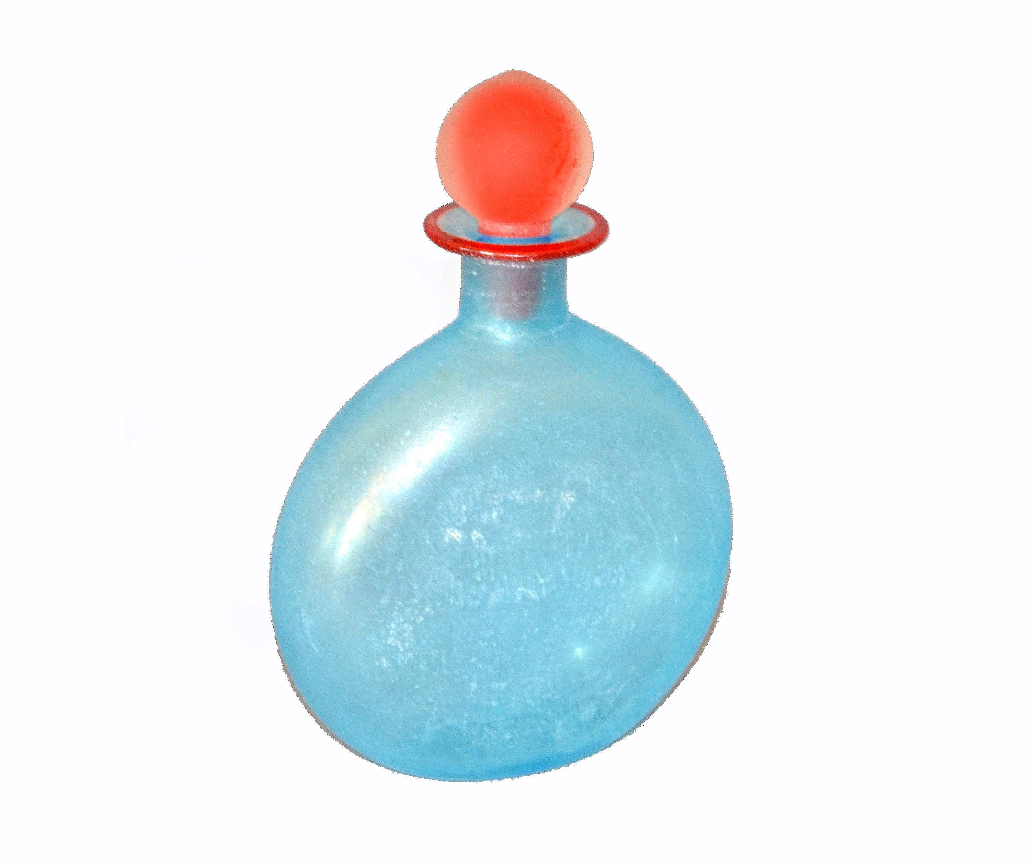Venetian blue Murano art glass decanter, vessel with red stopper, Italy.
This elegant aqua blue hand blown bottle has a loose-fitting red stopper and polished pontil. This decanter is in superb condition with no chips, cracks or restoration.