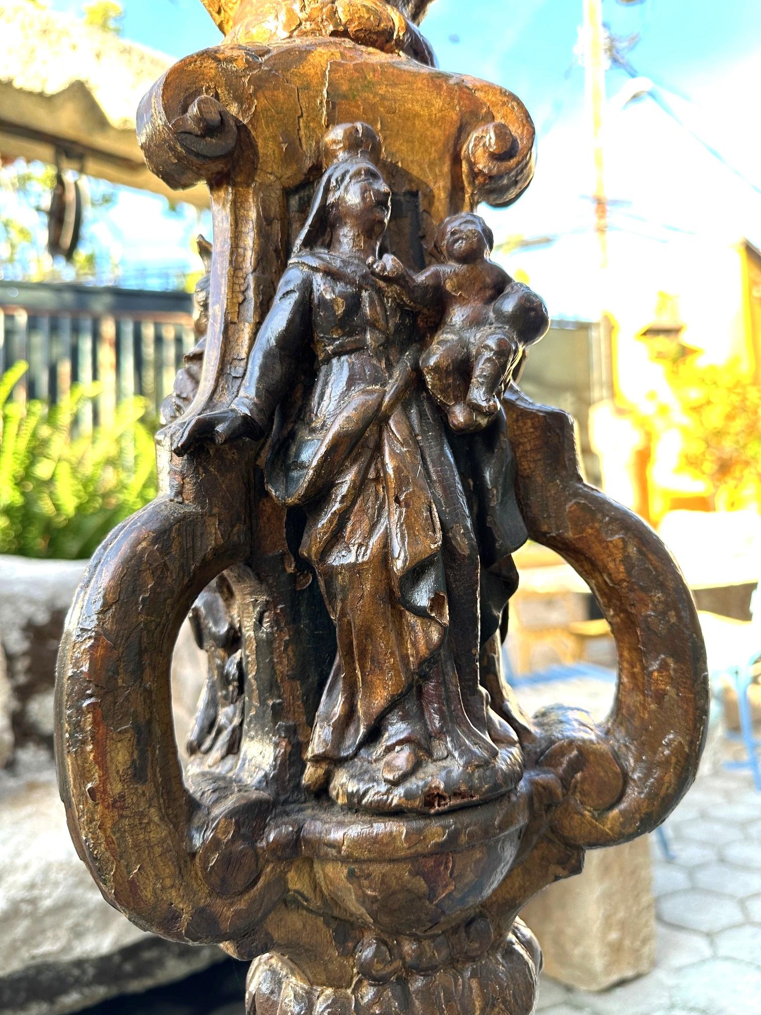 Lampadaire torchère vénitien sculpté en bois doré, pièce de collection LA en vente 5