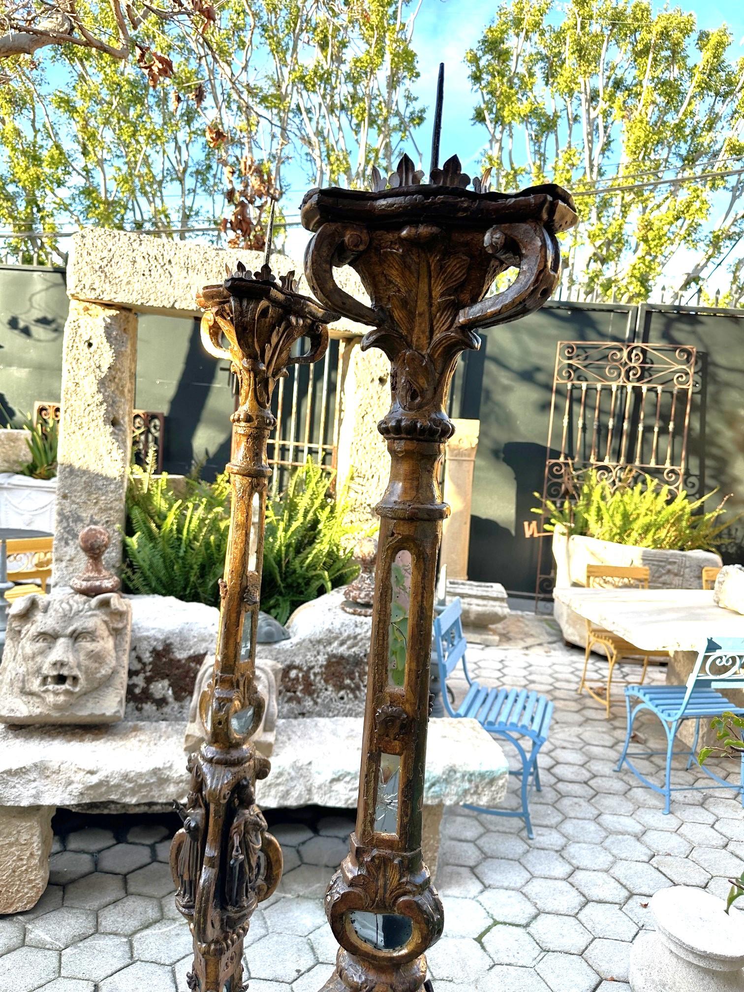 XVIIIe siècle et antérieur Lampadaire torchère vénitien sculpté en bois doré, pièce de collection LA en vente
