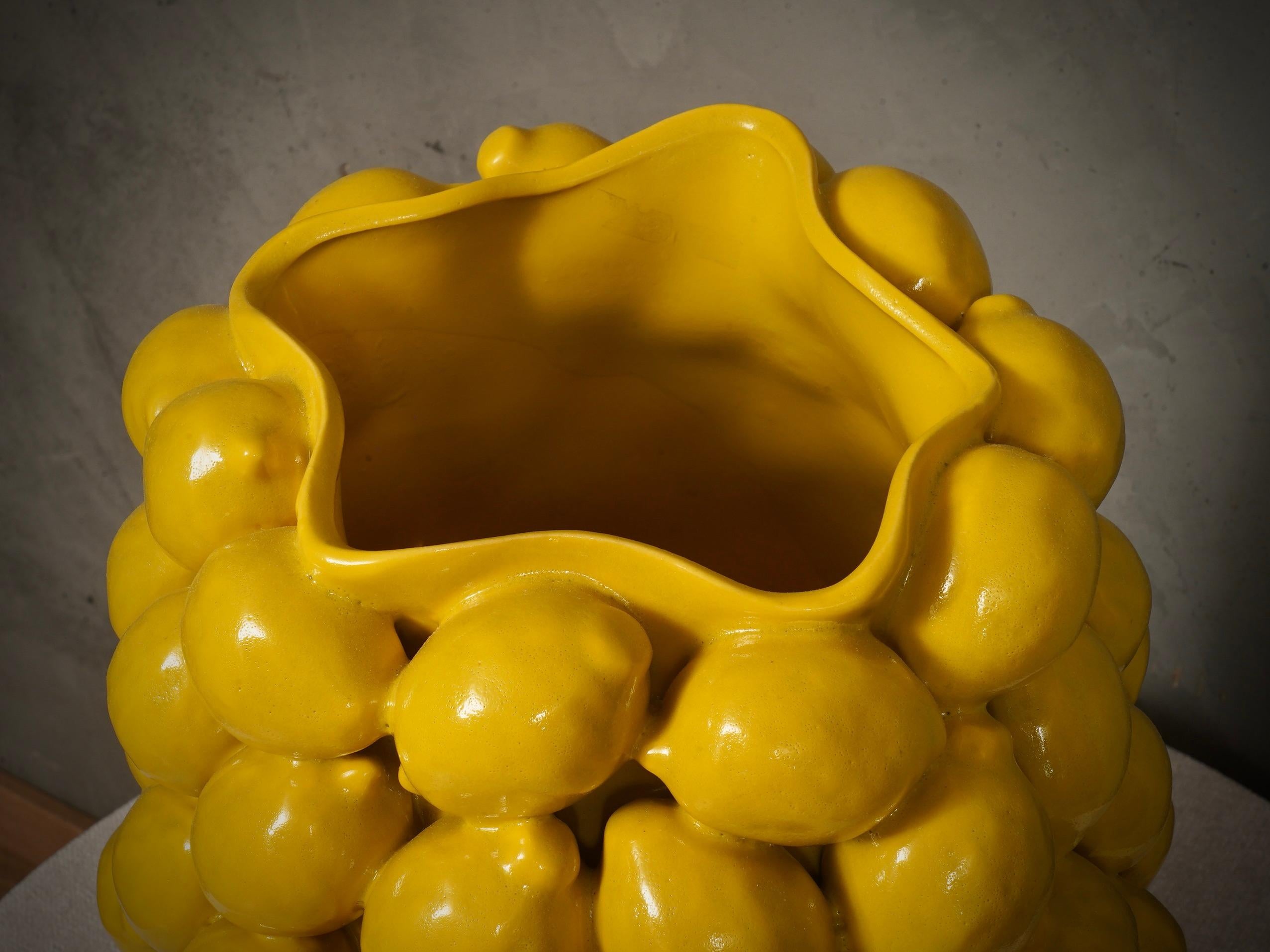 XXI secolo e contemporaneo Vasi tondi in ceramica veneziana di colore giallo, 2020 in vendita