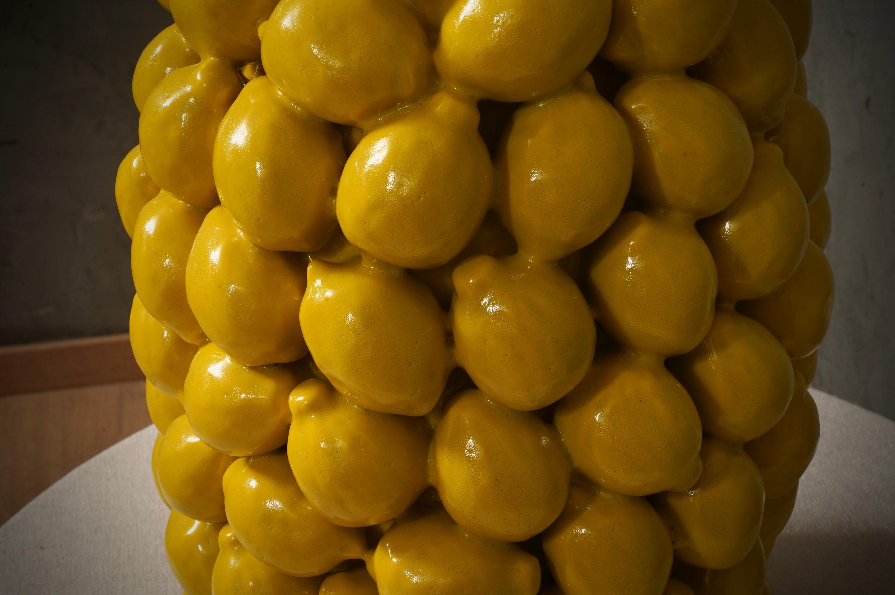 Ceramica Vasi tondi in ceramica veneziana di colore giallo, 2020 in vendita