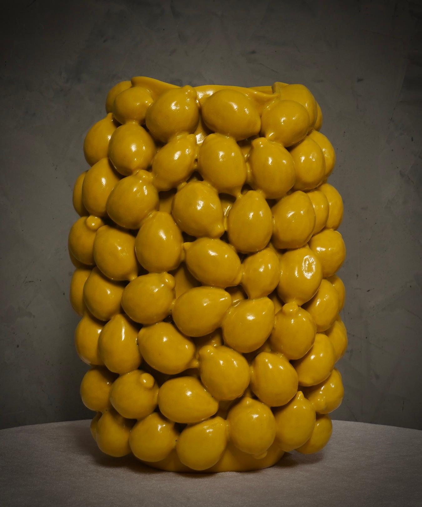 Vasi tondi in ceramica veneziana di colore giallo, 2020 in vendita 1