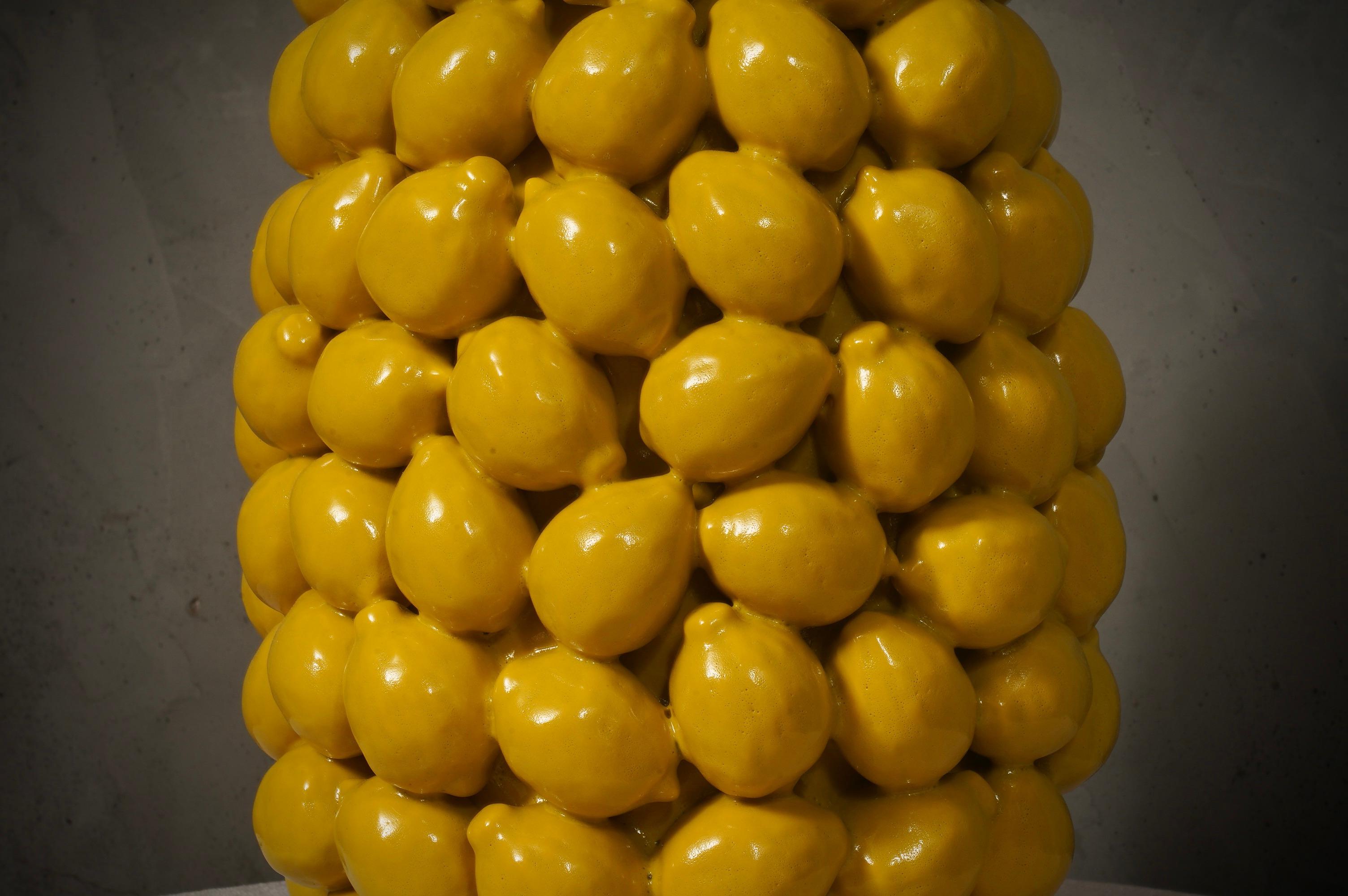 Vasi tondi in ceramica veneziana di colore giallo, 2020 in vendita 2