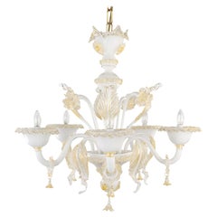 Lustre vénitien à 5 bras en verre de Murano encastré blanc, détails en or, formes multiples