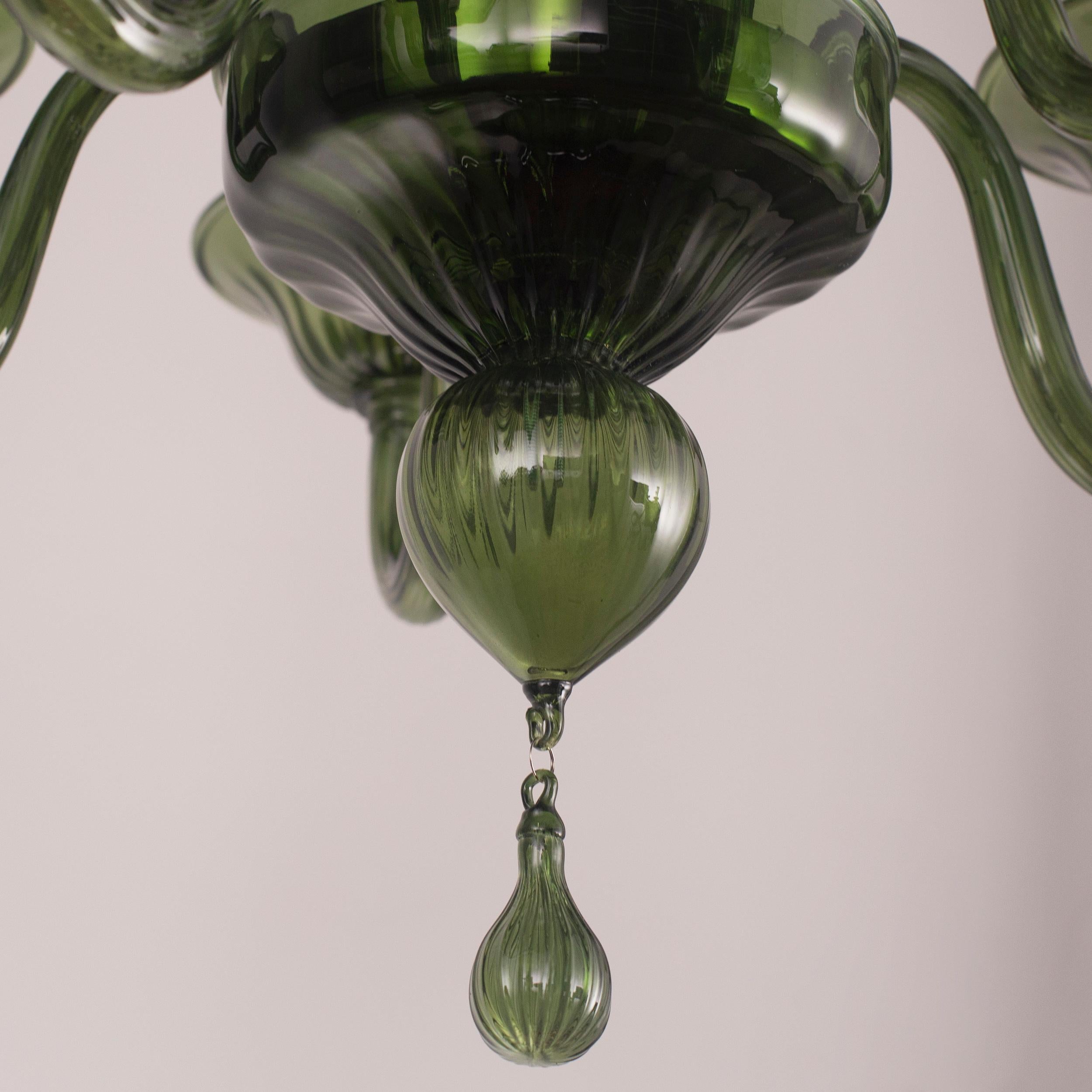 italien Lustre vénitien à 5 bras en verre de Murano vert foncé Simplicissimus par Multiforme en vente