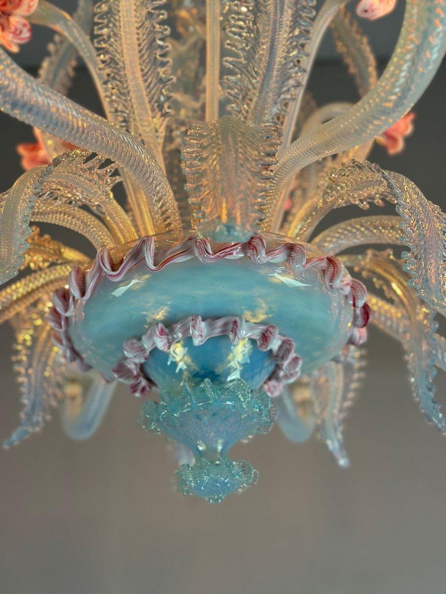 20th Century Venetian Chandelier In Blue And Pink Murano Glass, 8 Arms Of Light Circa 1940 For Sale